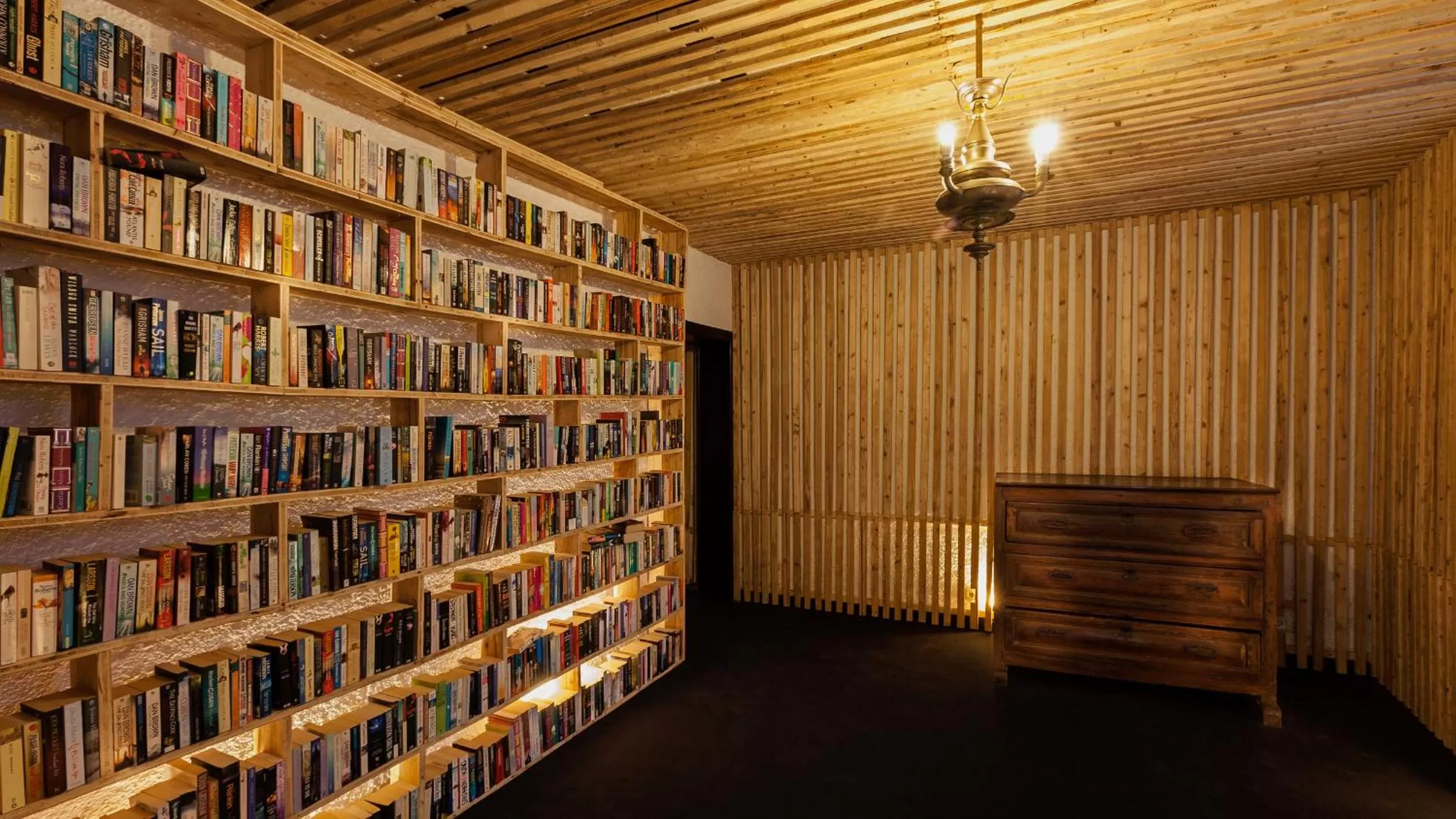 Library in The Literary Man Obidos Hotel