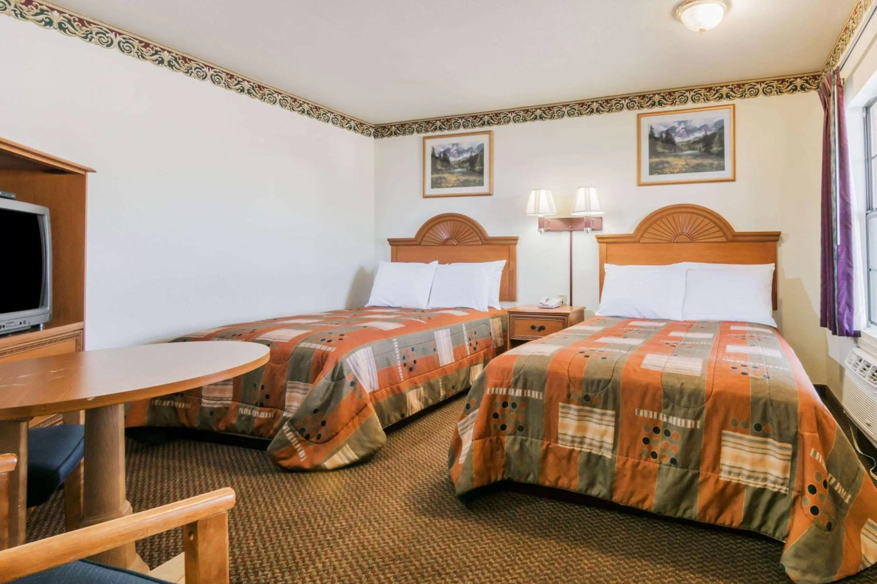 Photo of the whole room, Bed in Travelodge by Wyndham Temple