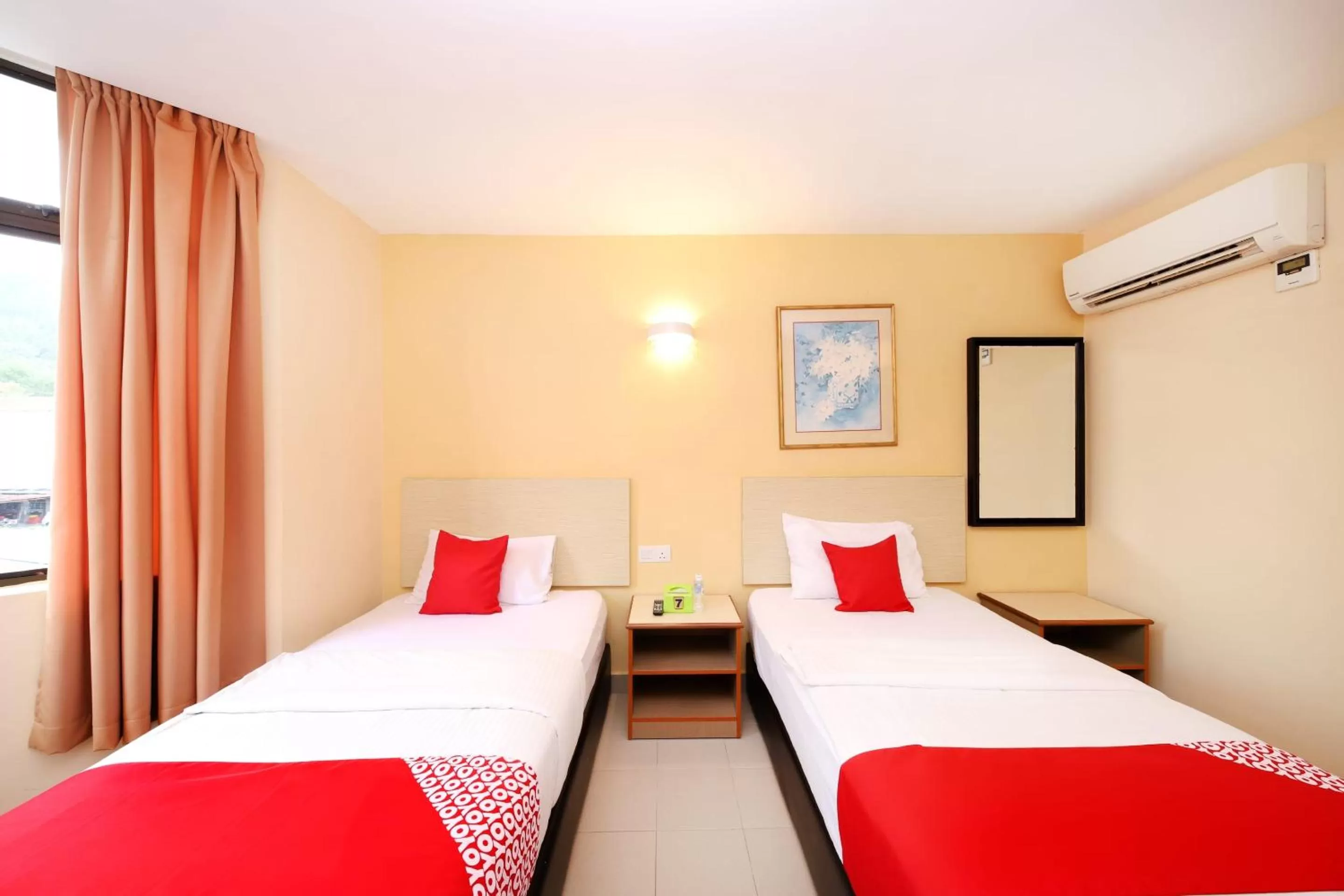 Bedroom in Super OYO 635 Seven Days Hotel