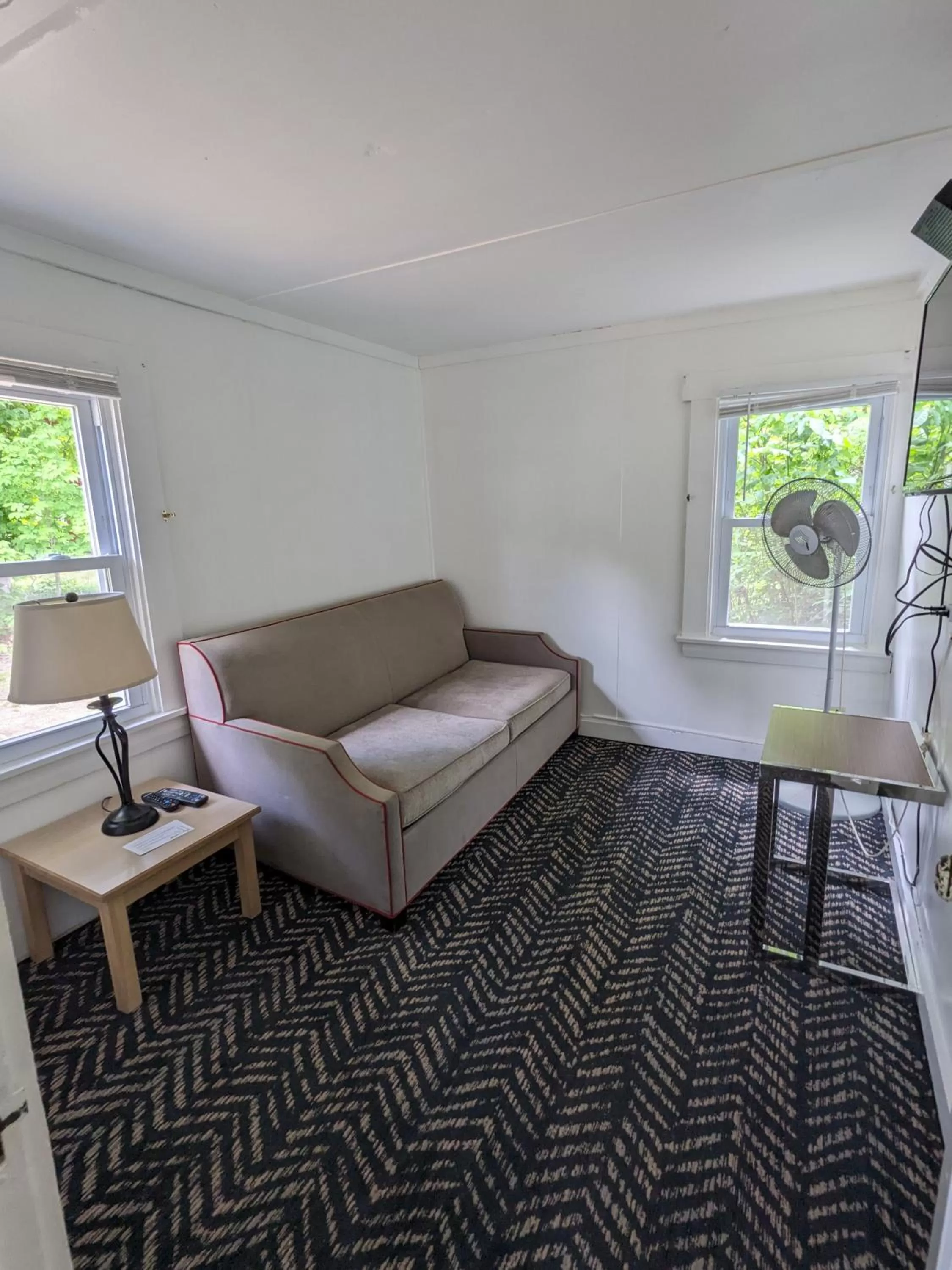 Perry's Motel and Cottages