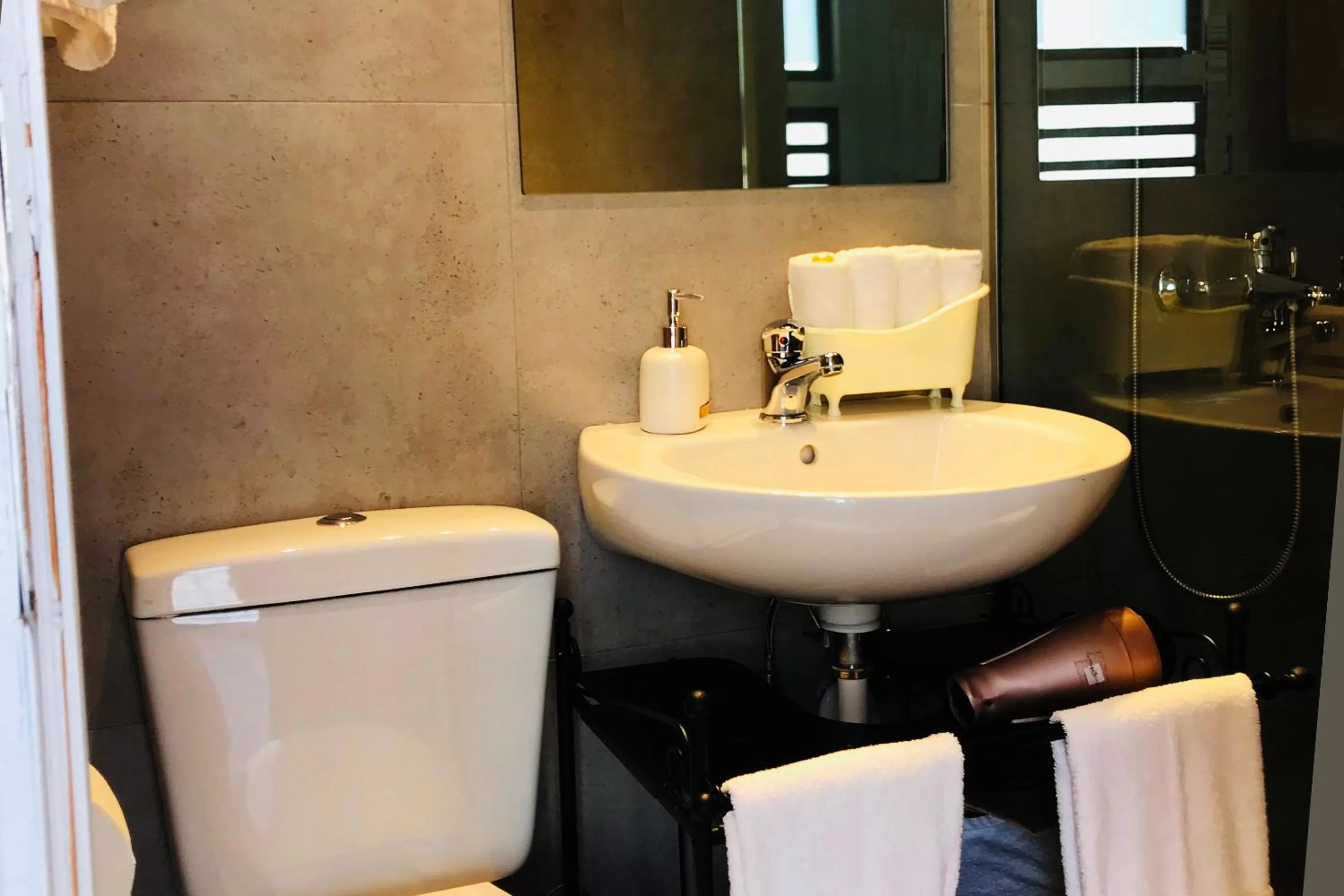 Bathroom in Athens Studios