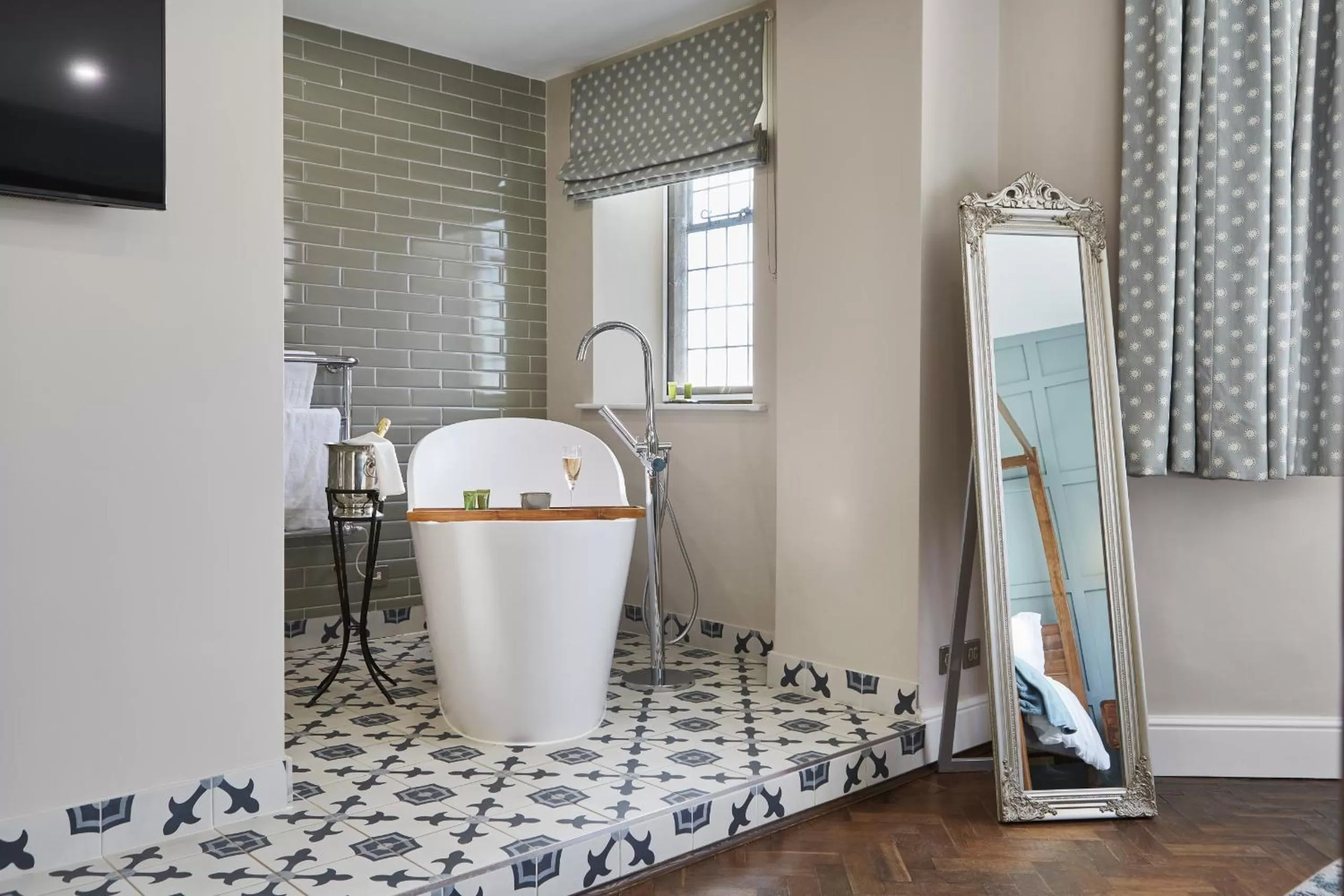 Bedroom in The Old New Inn
