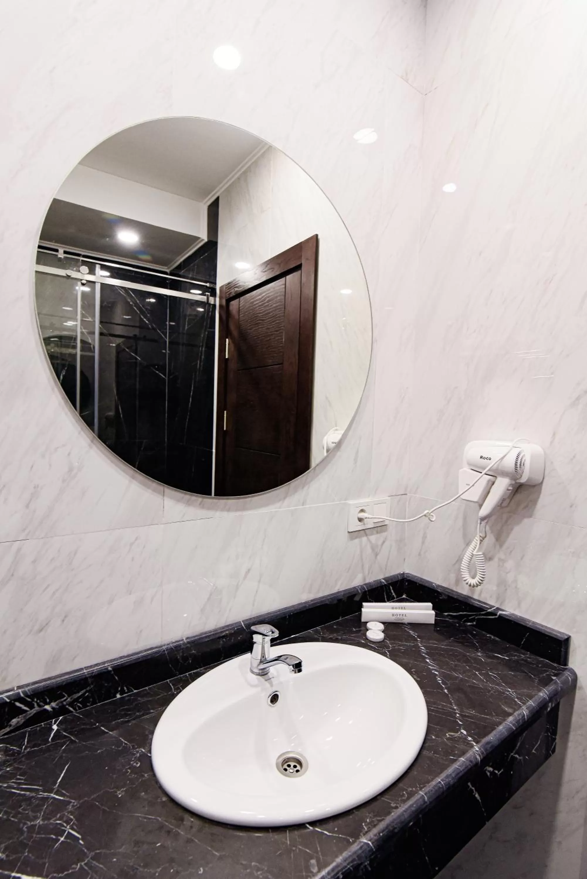 Bathroom in East Palace Hotel