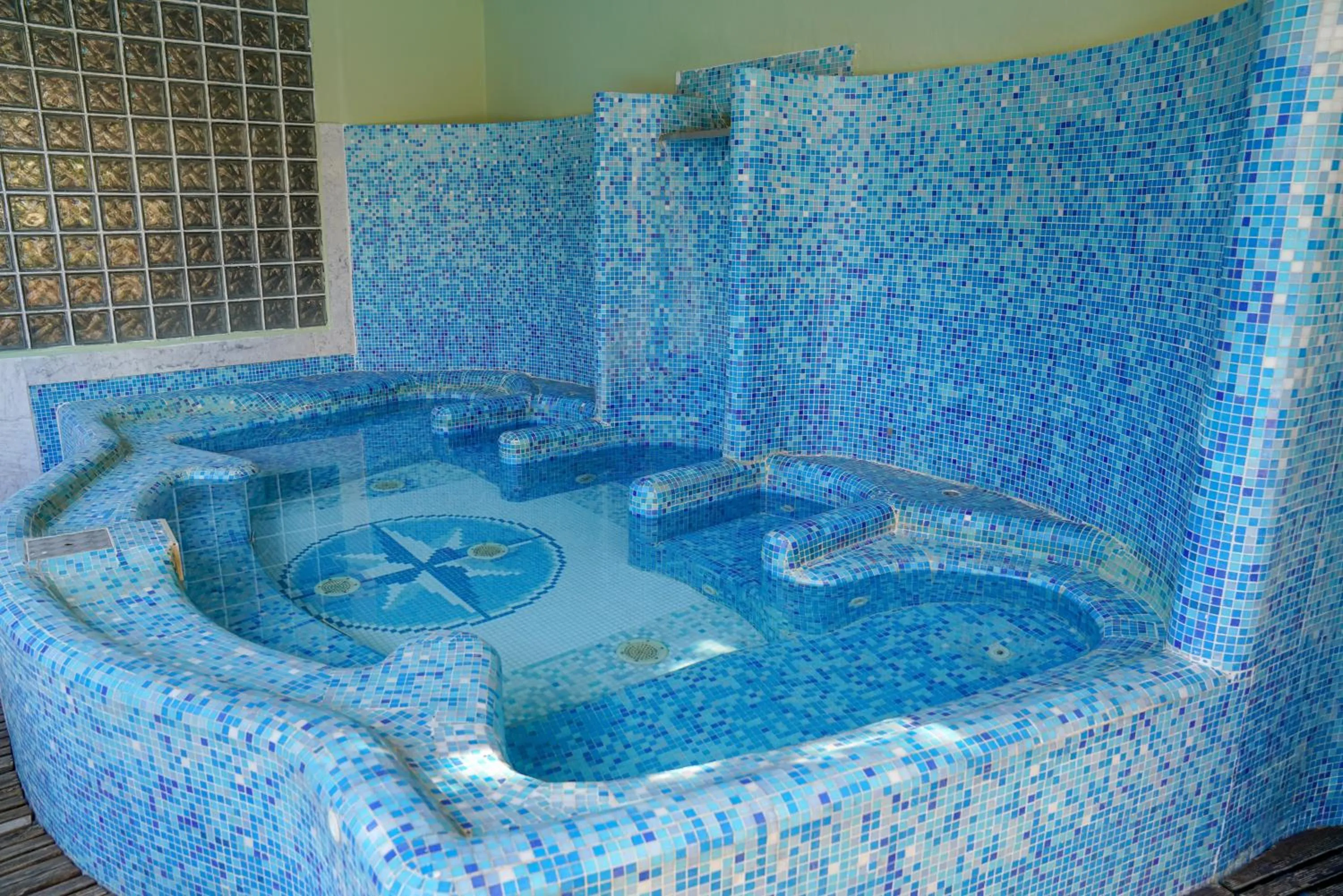 Hot Tub in HG Hotel Cappelli