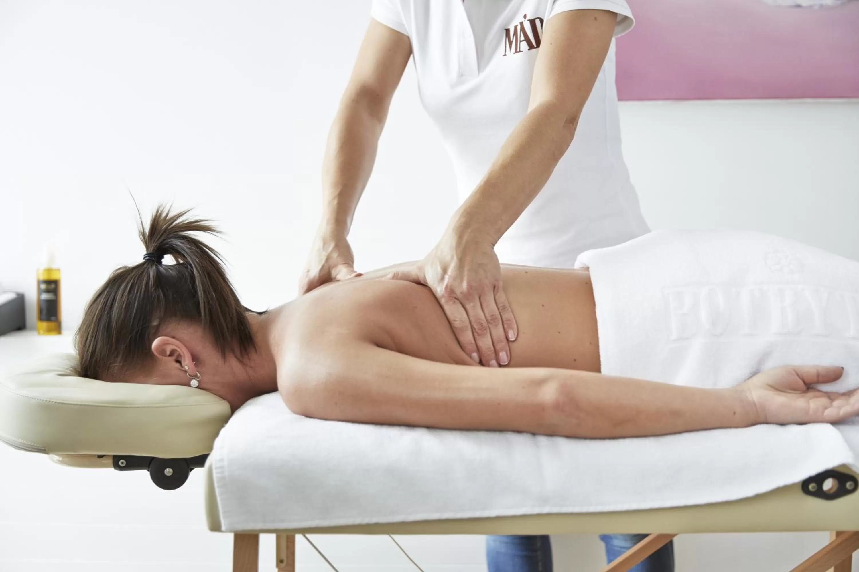 Massage in Botrytis Borhotel