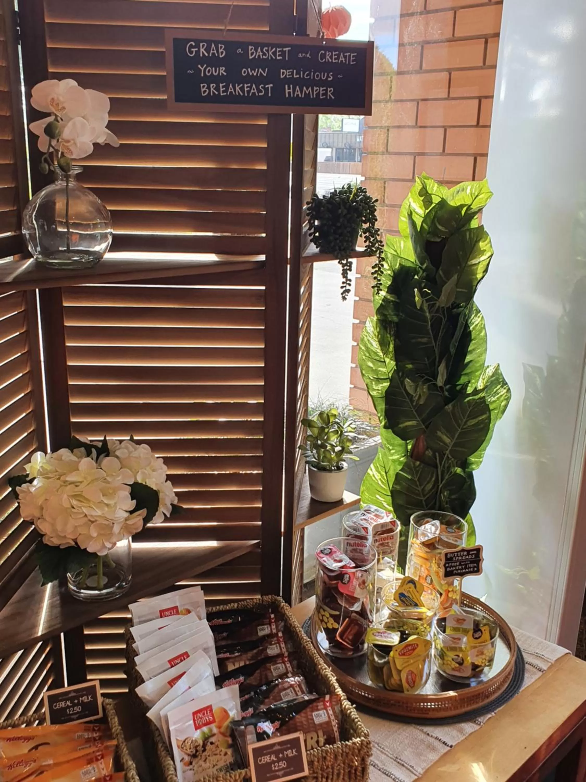 Breakfast in Parkview Motor Inn and Apartments