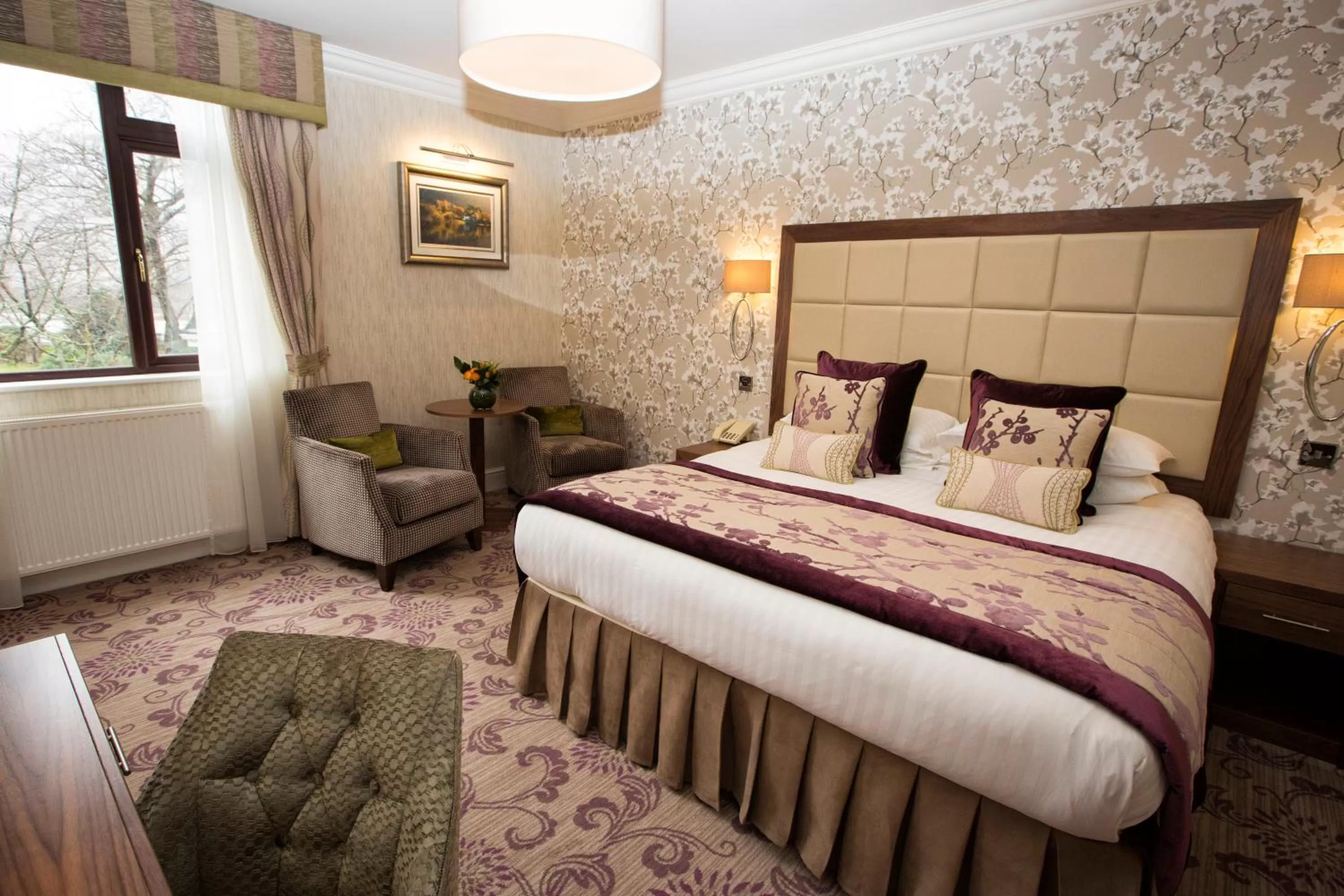 Bed in Lodore Falls Hotel & Spa