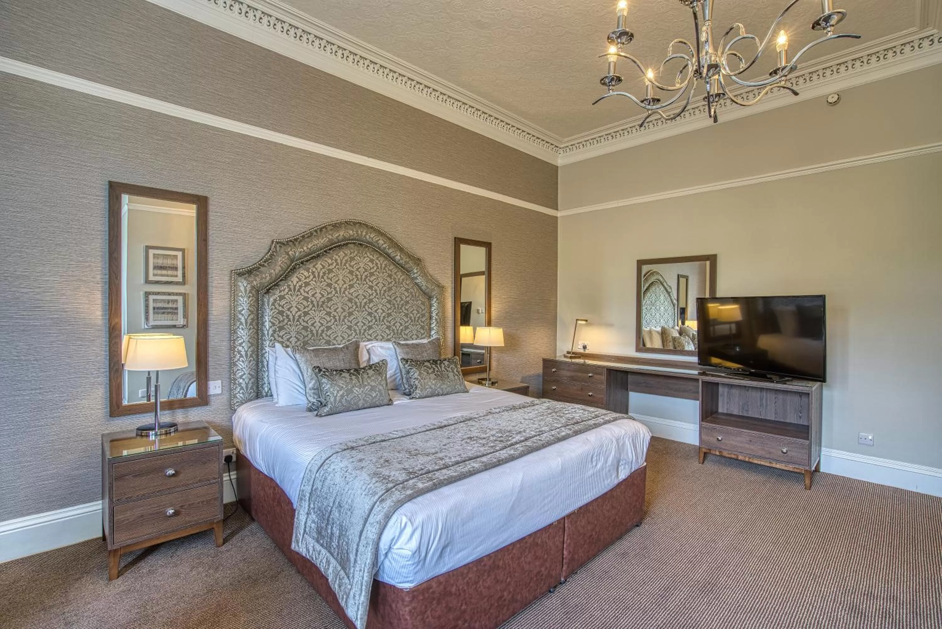 Bed in Inverness Palace Hotel & Spa, WorldHotels Distinctive