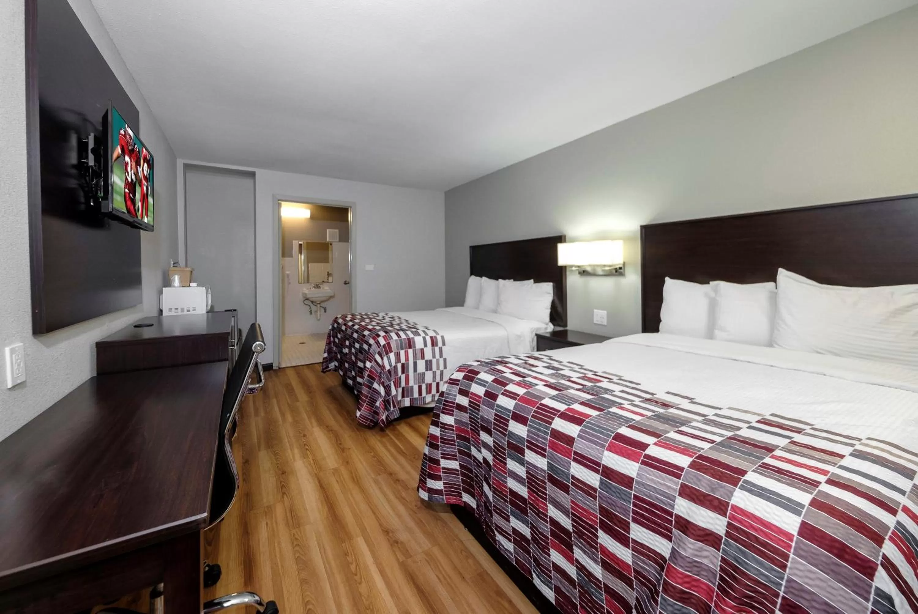 Deluxe Room with Two Double Beds Disability Access Roll-In Shower Smoking in Red Roof Inn Arlington - Entertainment District