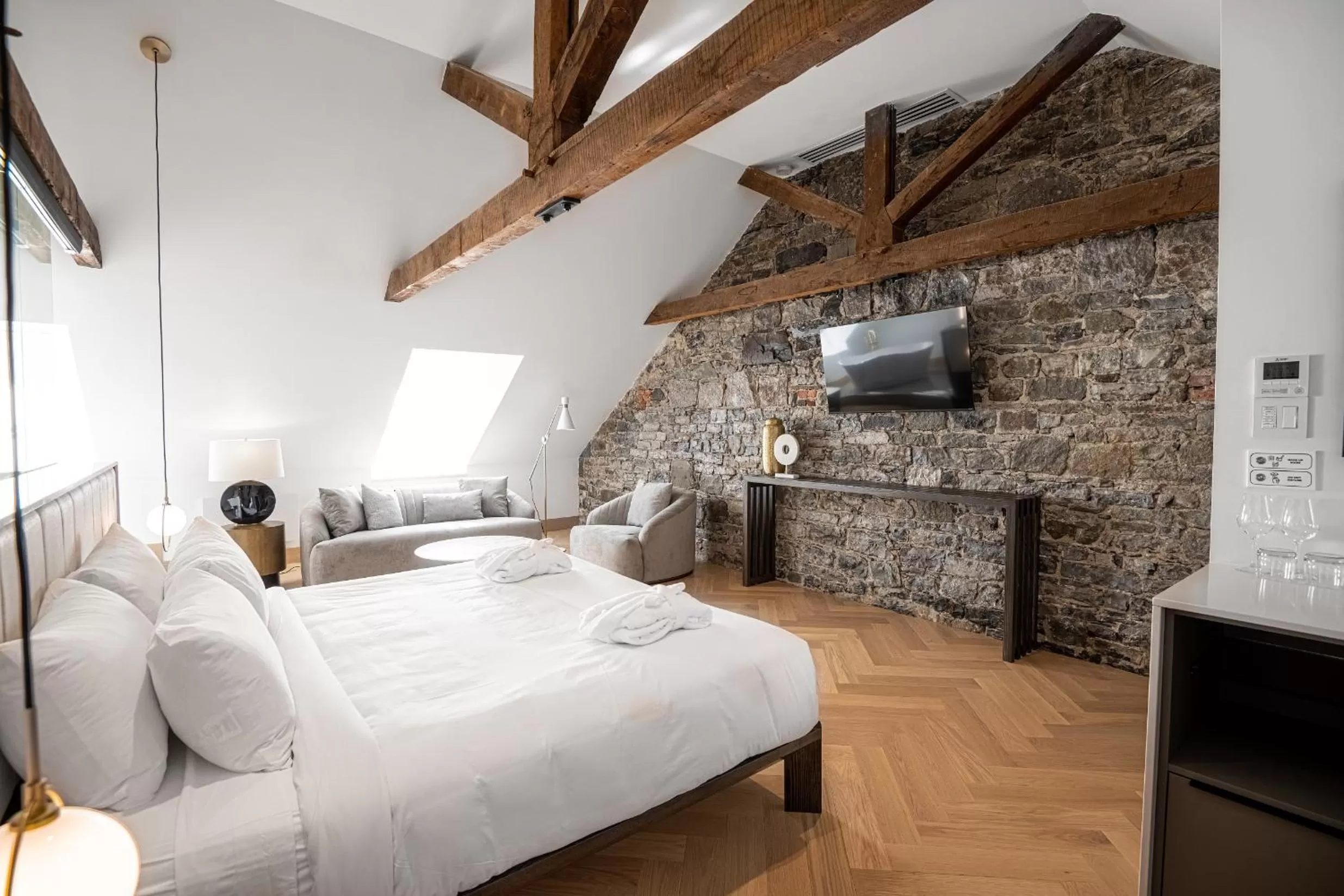 Photo of the whole room, Bed in Hôtel Boutique Ophelia - Par Aneyro