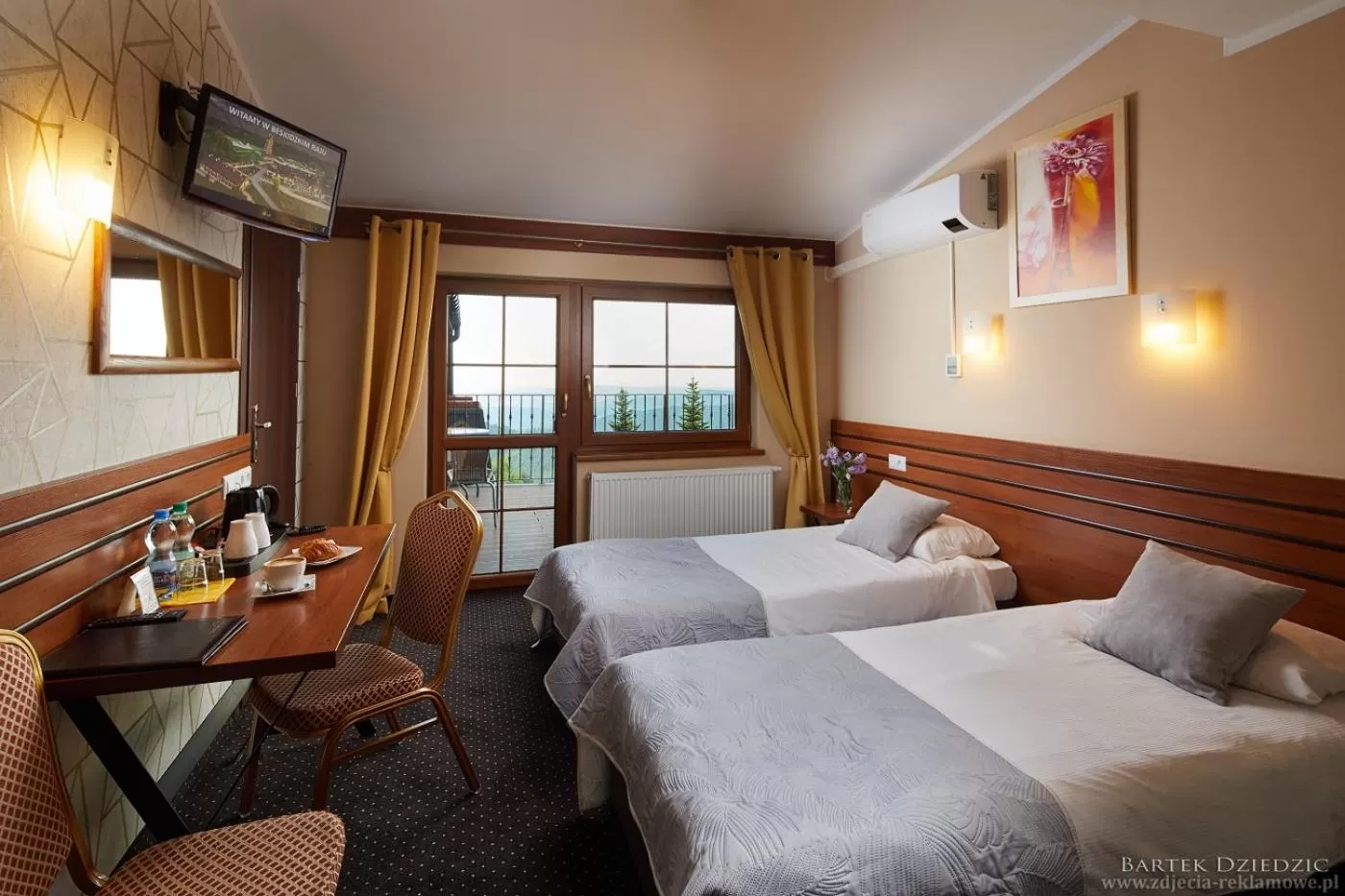 Living room, Bed in Hotel Beskidzki Raj Medical SPA