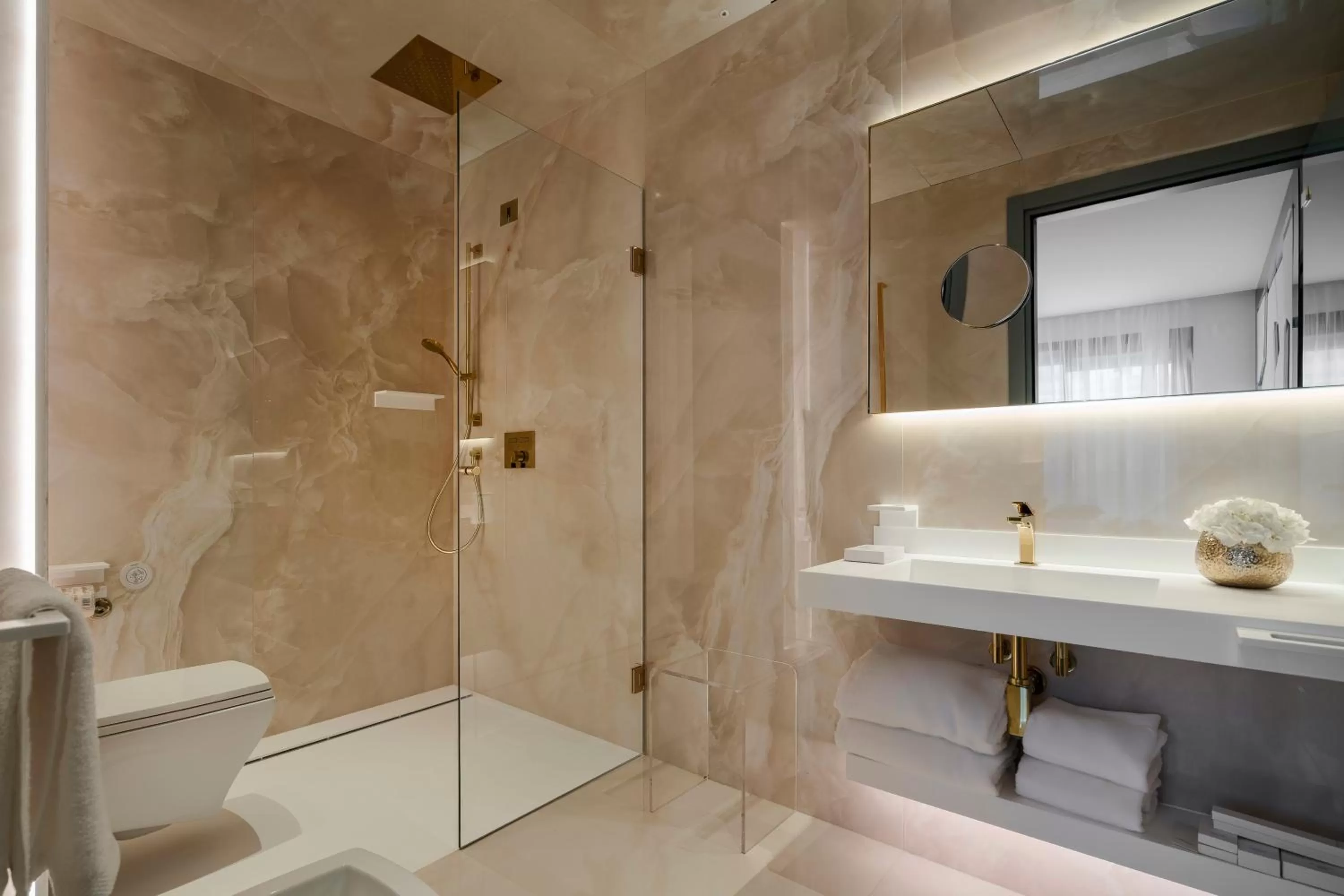 Shower in The Promenade Luxury Wellness Hotel