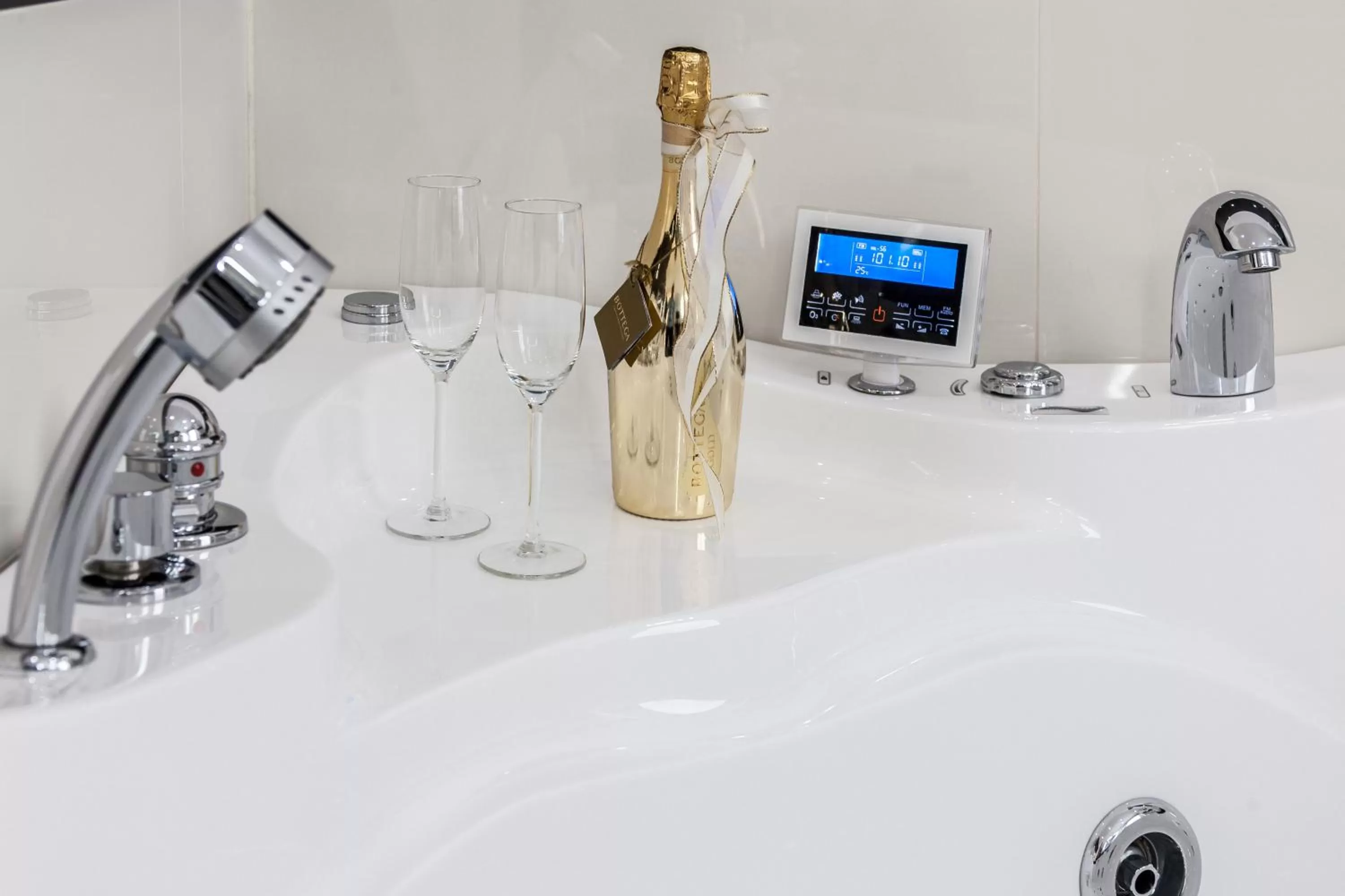 Alcoholic drinks in GL Suites