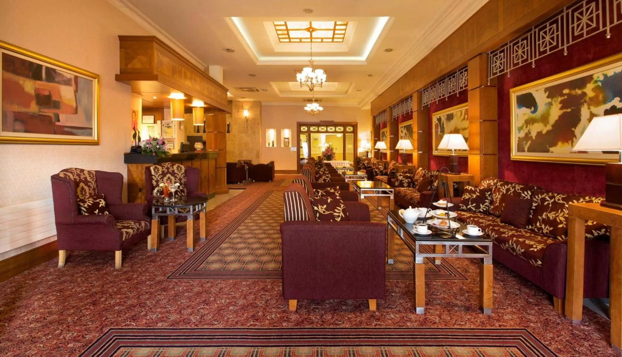 Lobby or reception in Hamlet Court Hotel