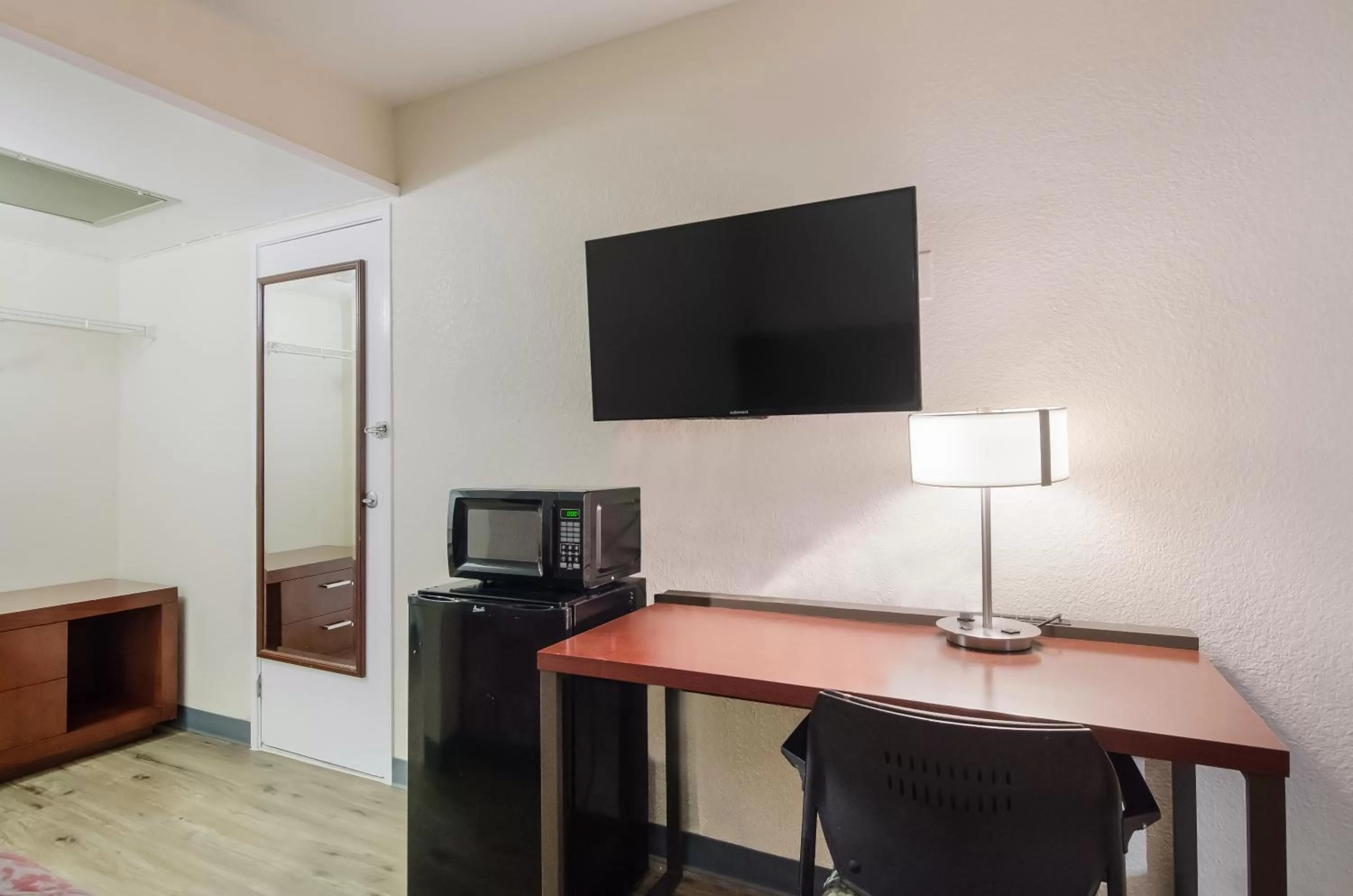 TV and multimedia, Bed in Rodeway Inn Greeley