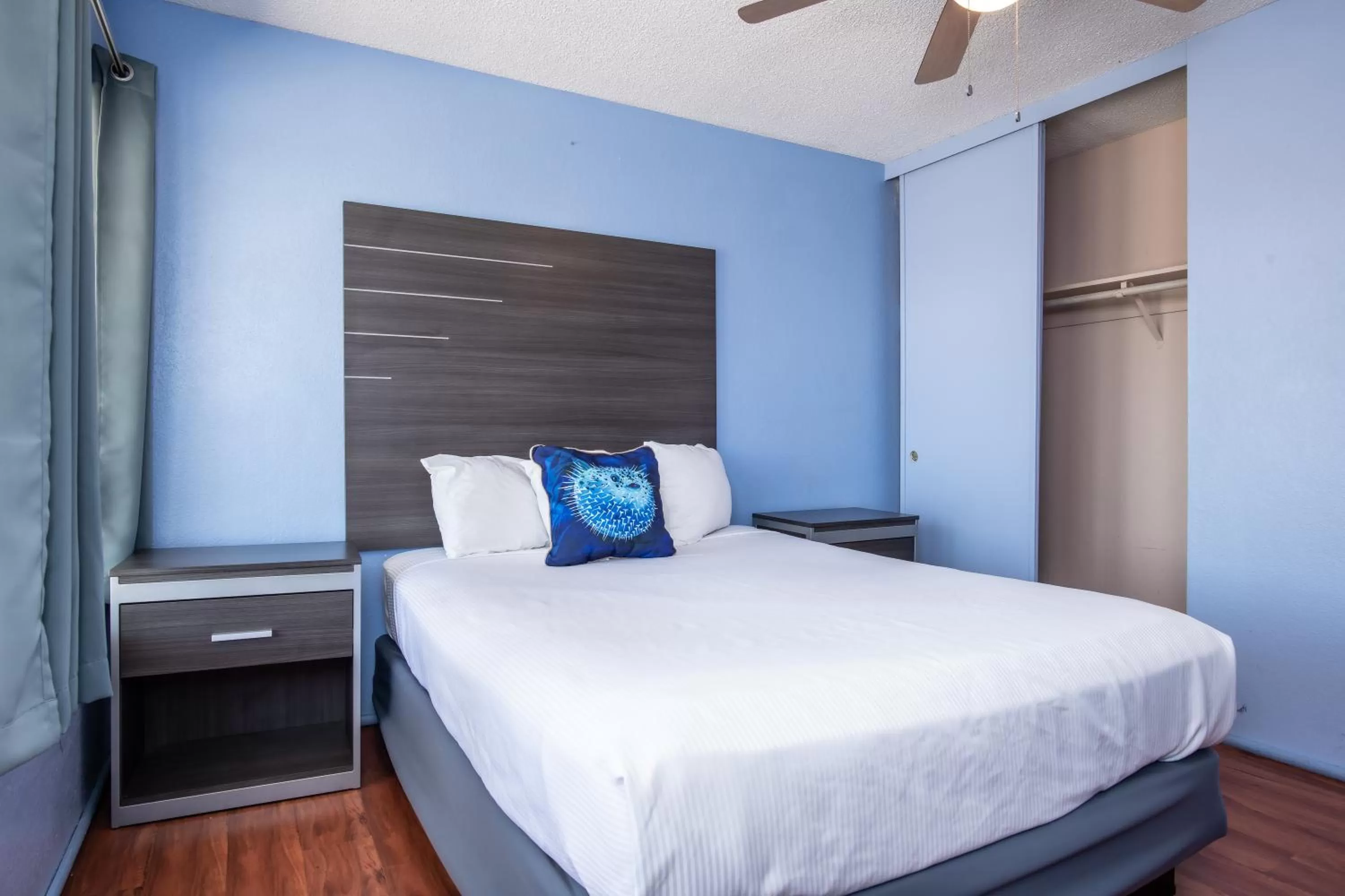 Bed in Aqua Breeze Inn