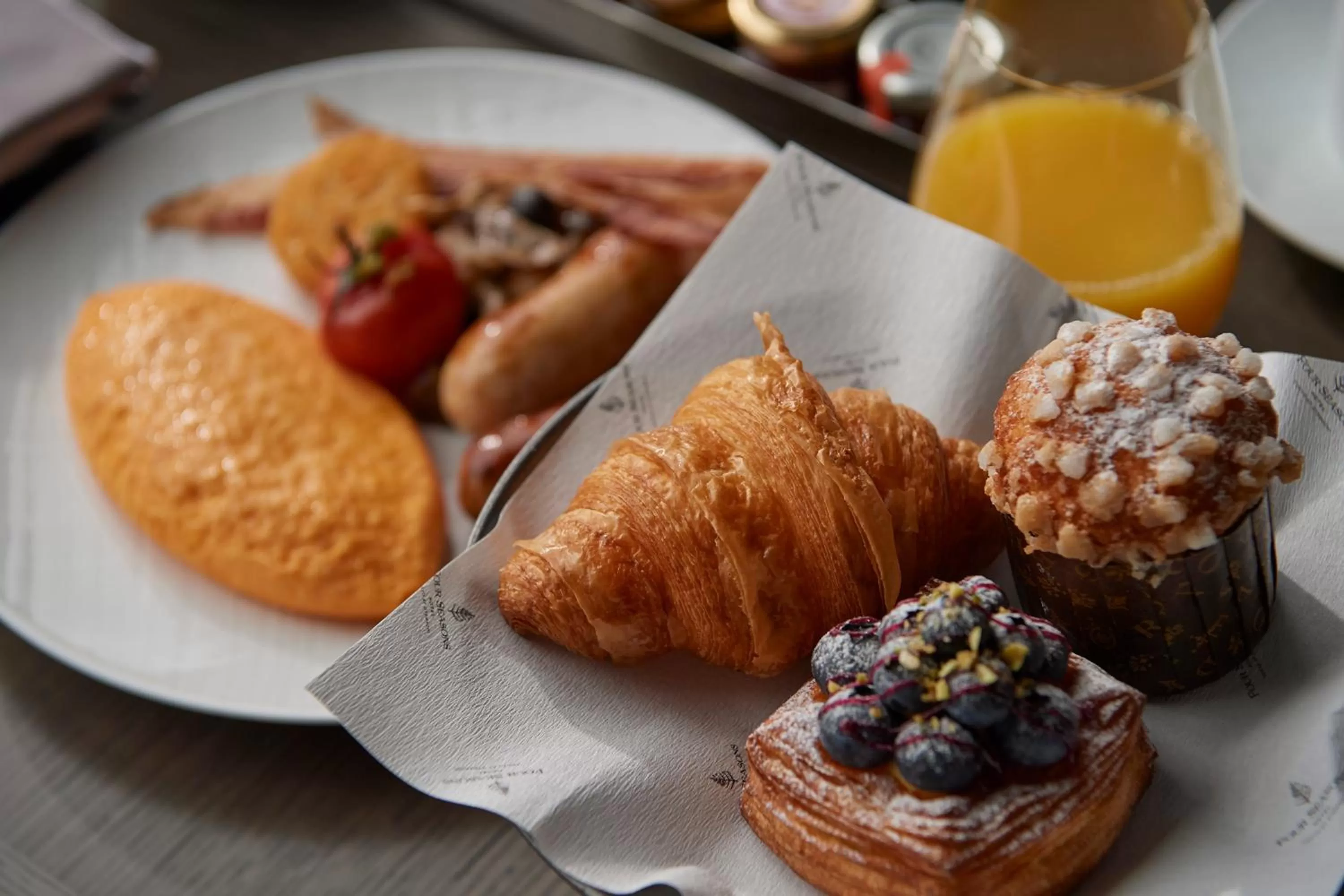 Breakfast in Four Seasons Hotel Tokyo at Otemachi