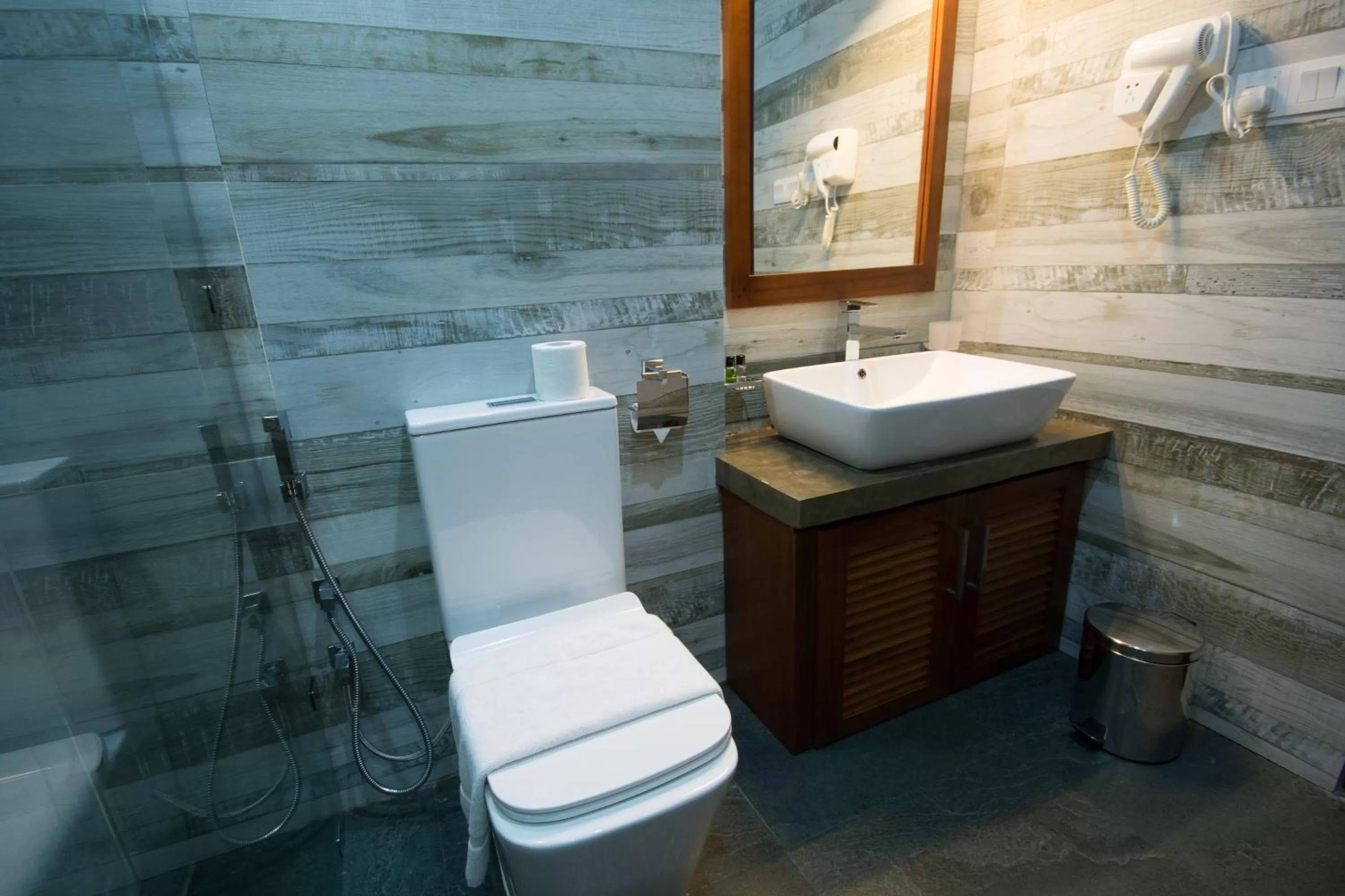 Photo of the whole room in Ceyloni City Hotel