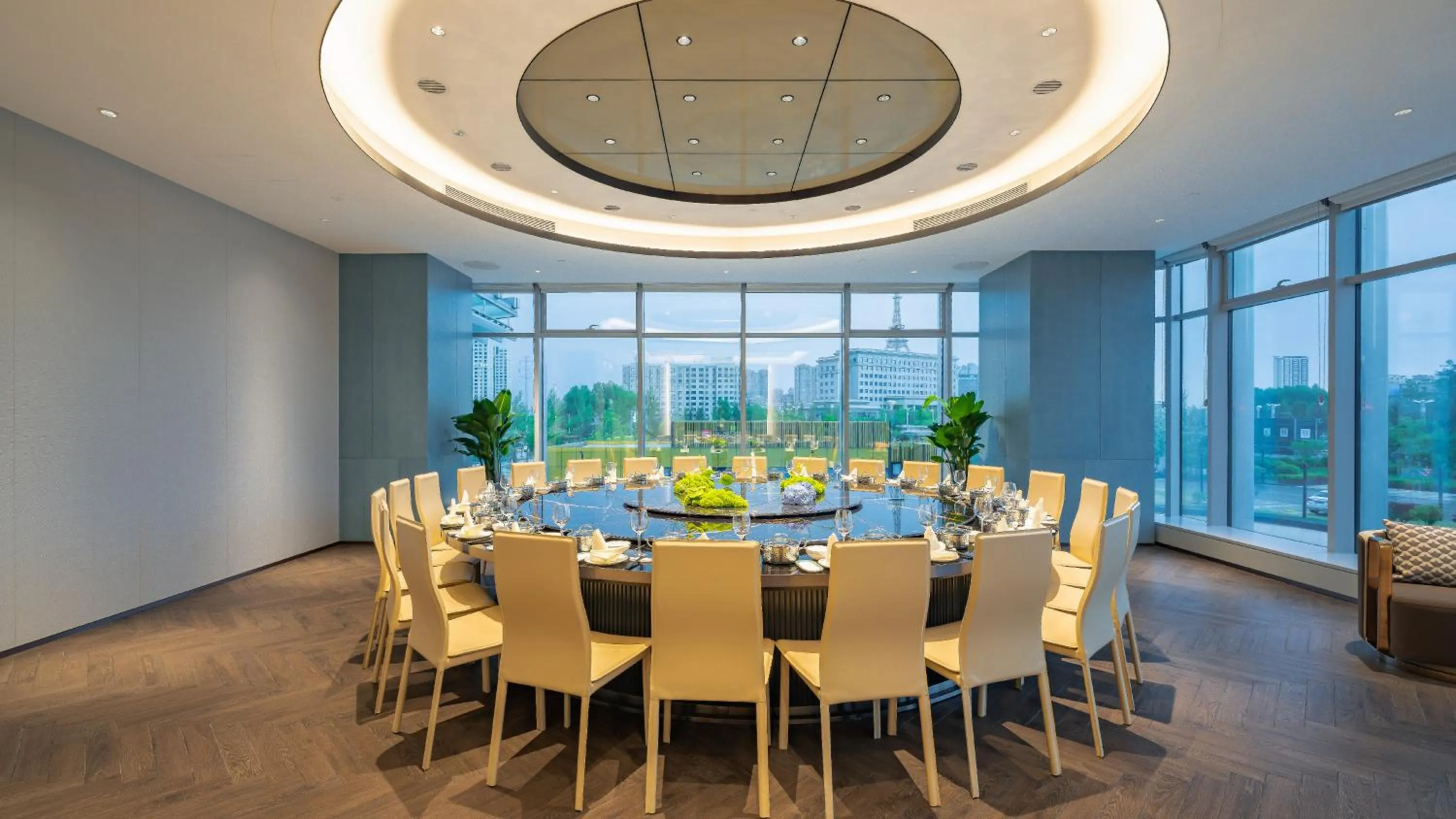 Restaurant/places to eat in Holiday Inn Changchun Oriental Plaza by IHG