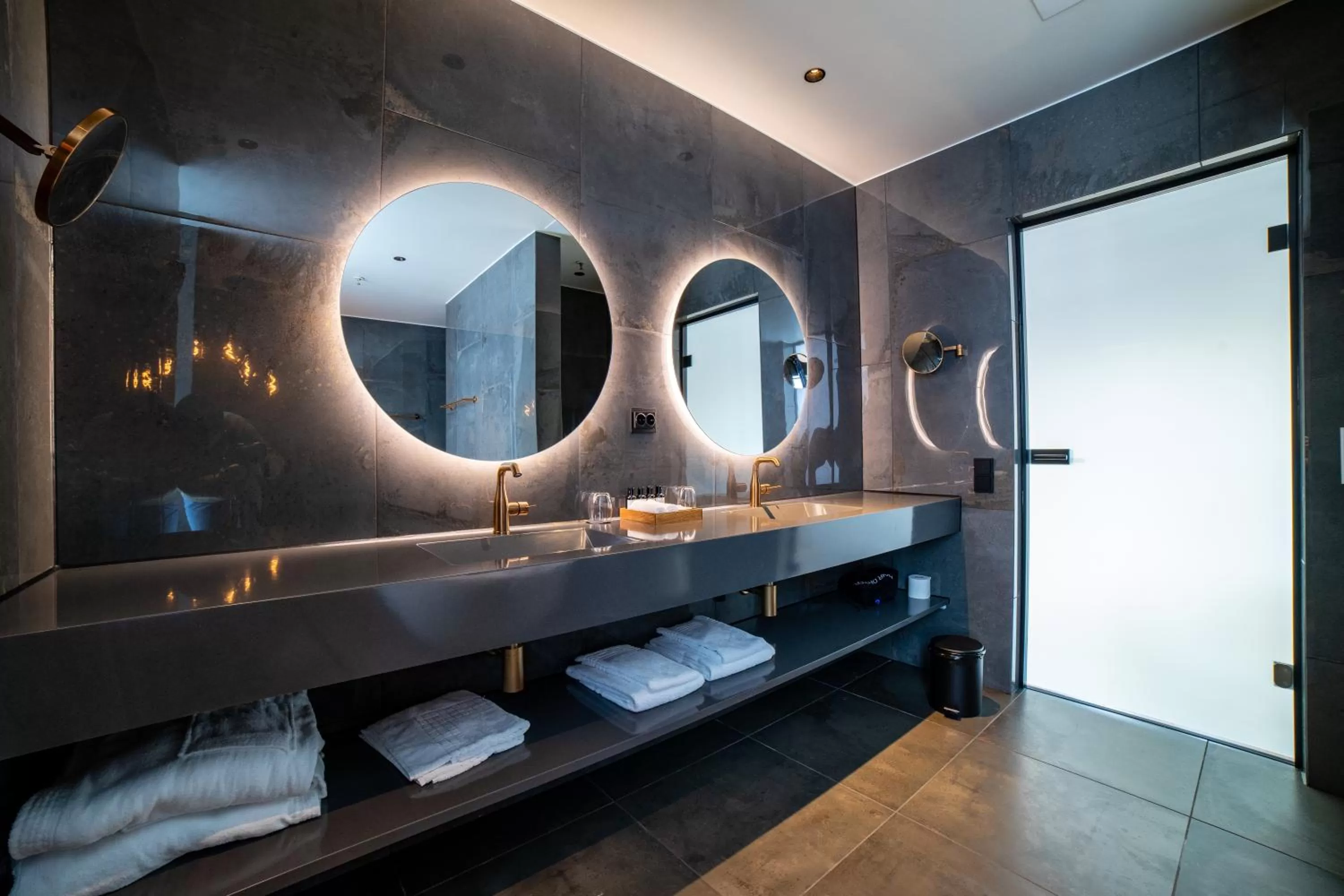 Bathroom, Bed in Sorrisniva Arctic Wilderness Lodge