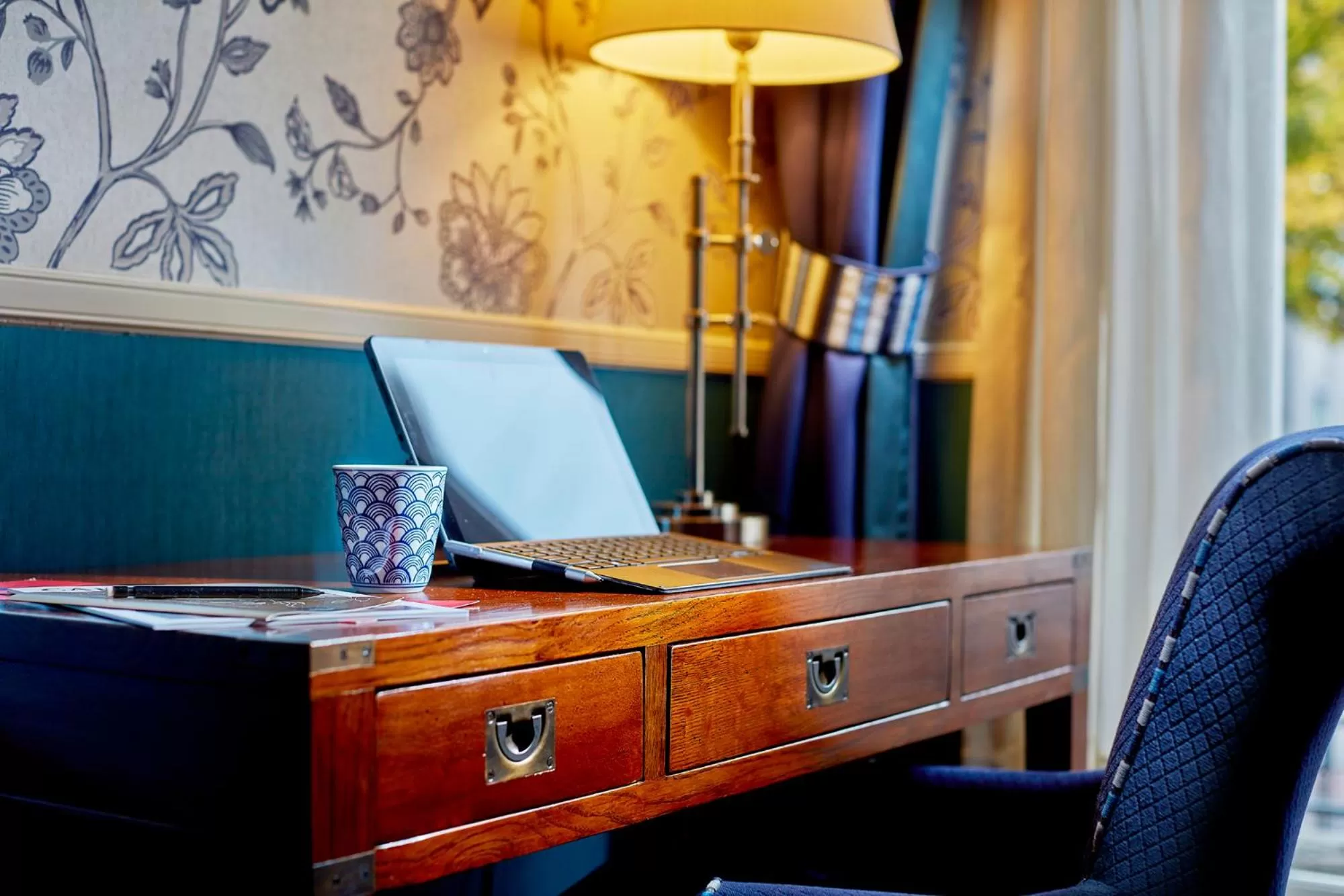 Seating area in Carlton Ambassador