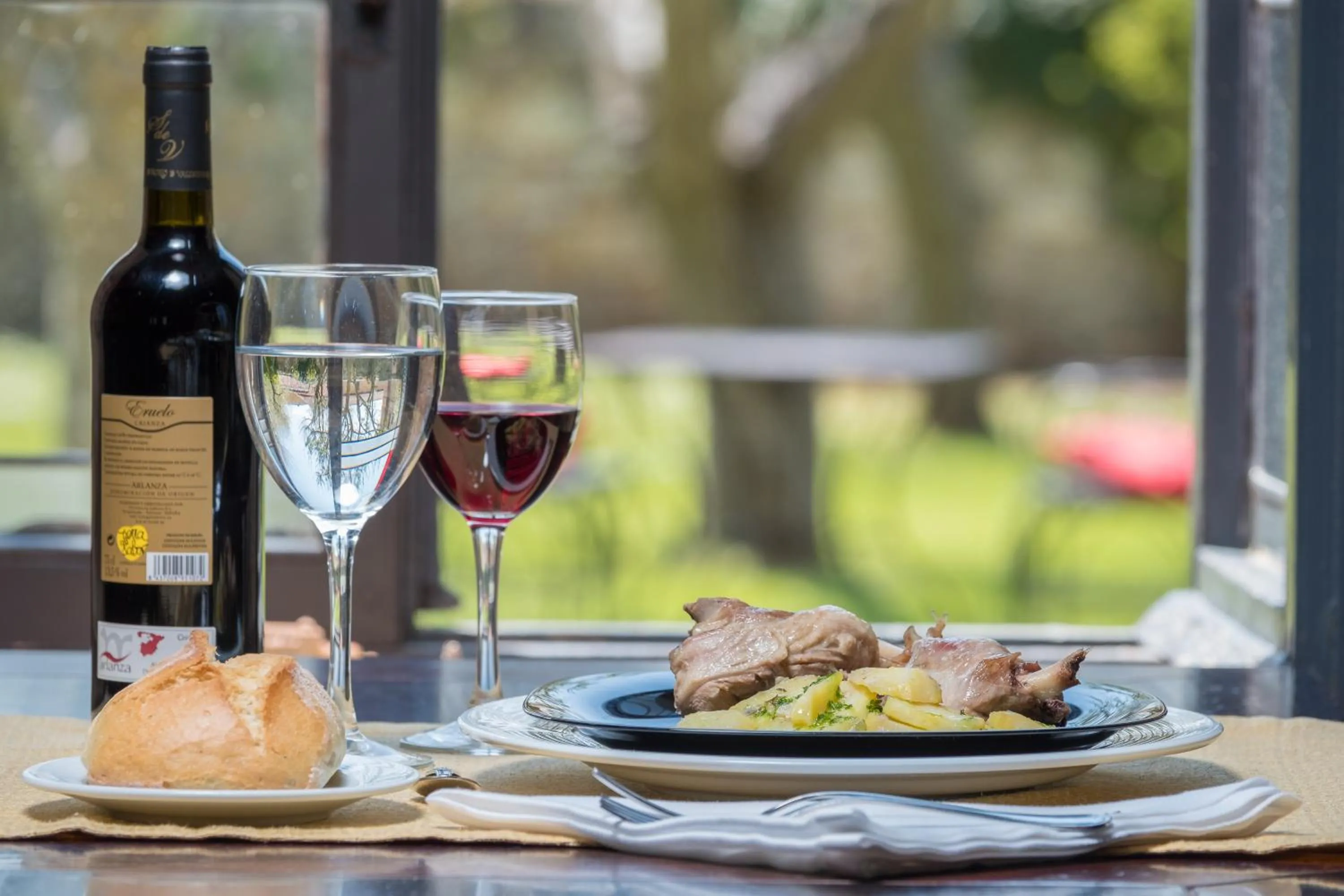 Restaurant/places to eat in Hotel Posada Santa Maria la Real