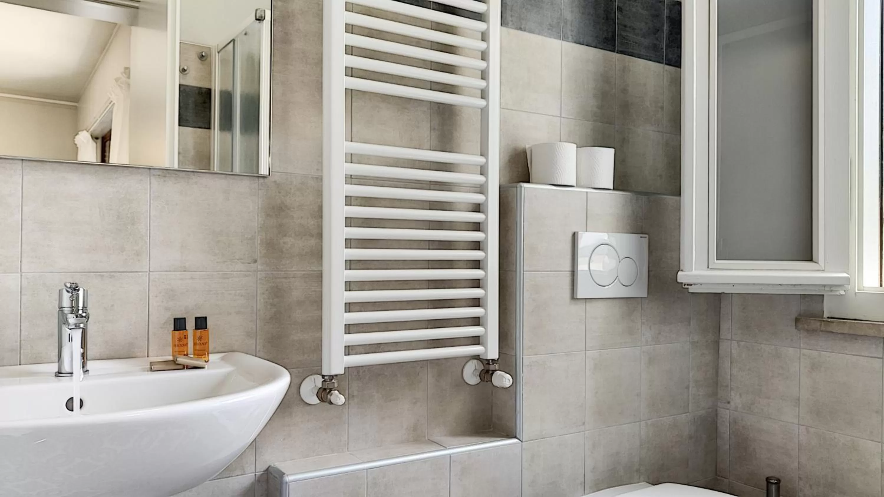 Bathroom in LA DAMA ROOM&BREAKFAST