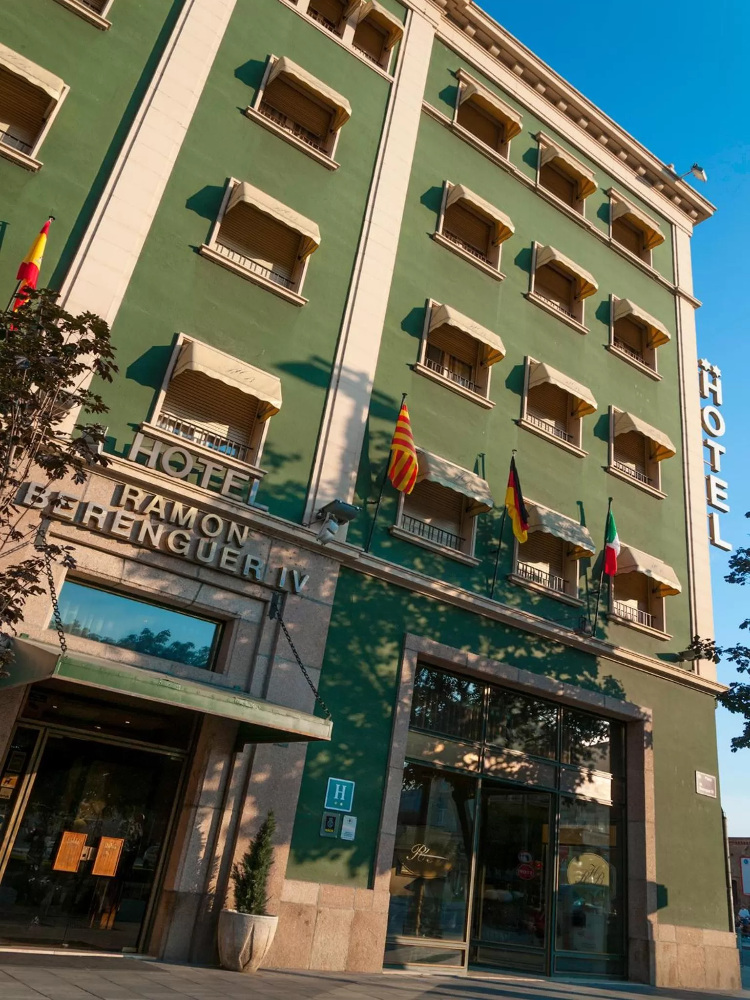 Facade/entrance in Ramon Berenguer IV