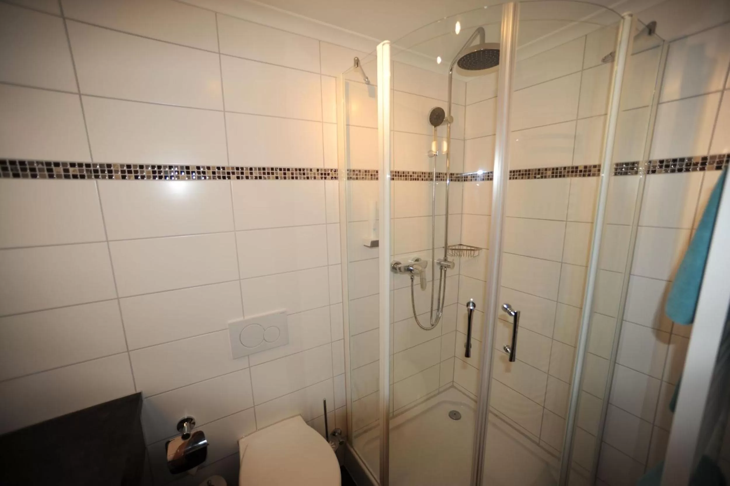 Shower in Hotel Post