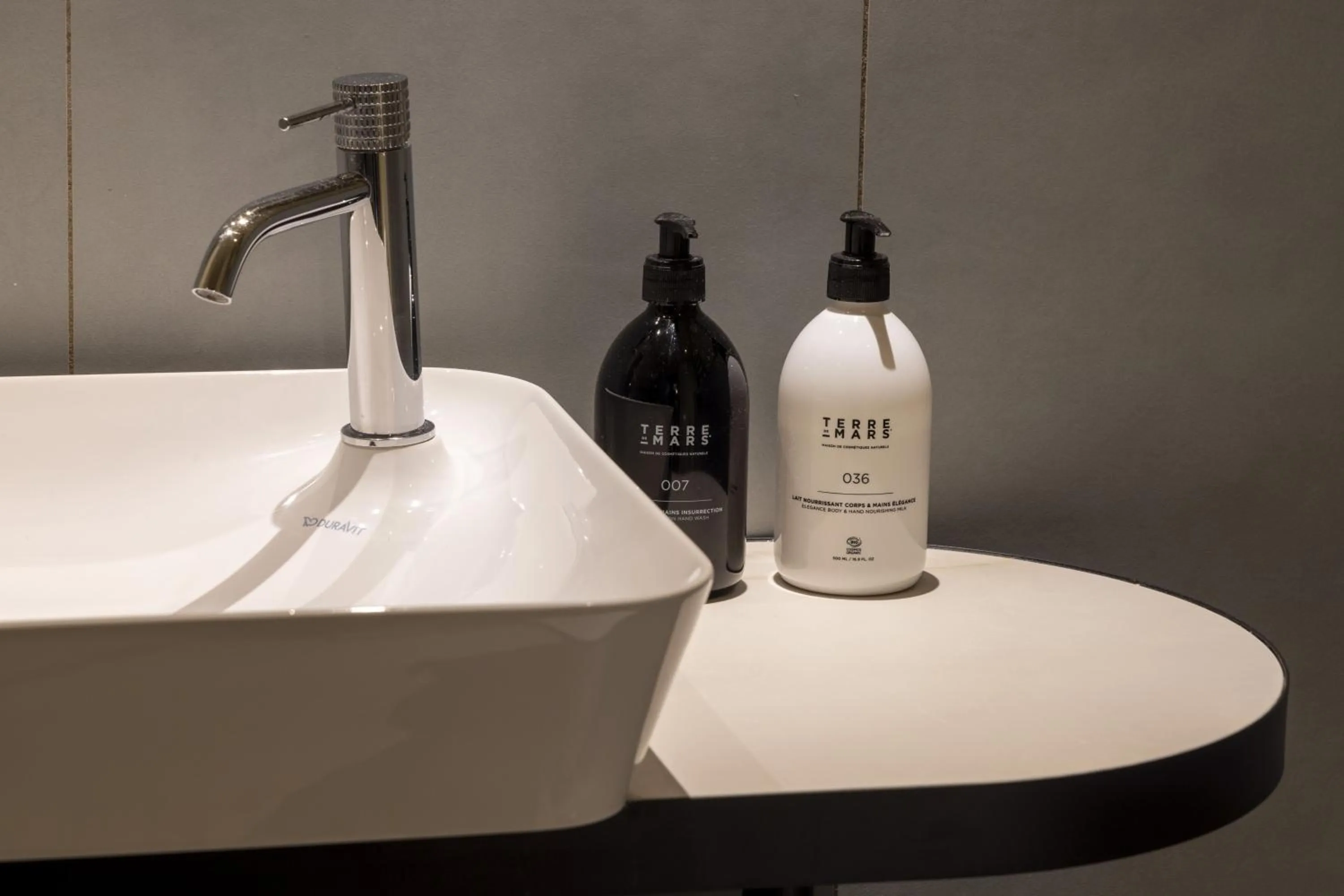 Bathroom in Hotel L de Lutece - Notre-Dame