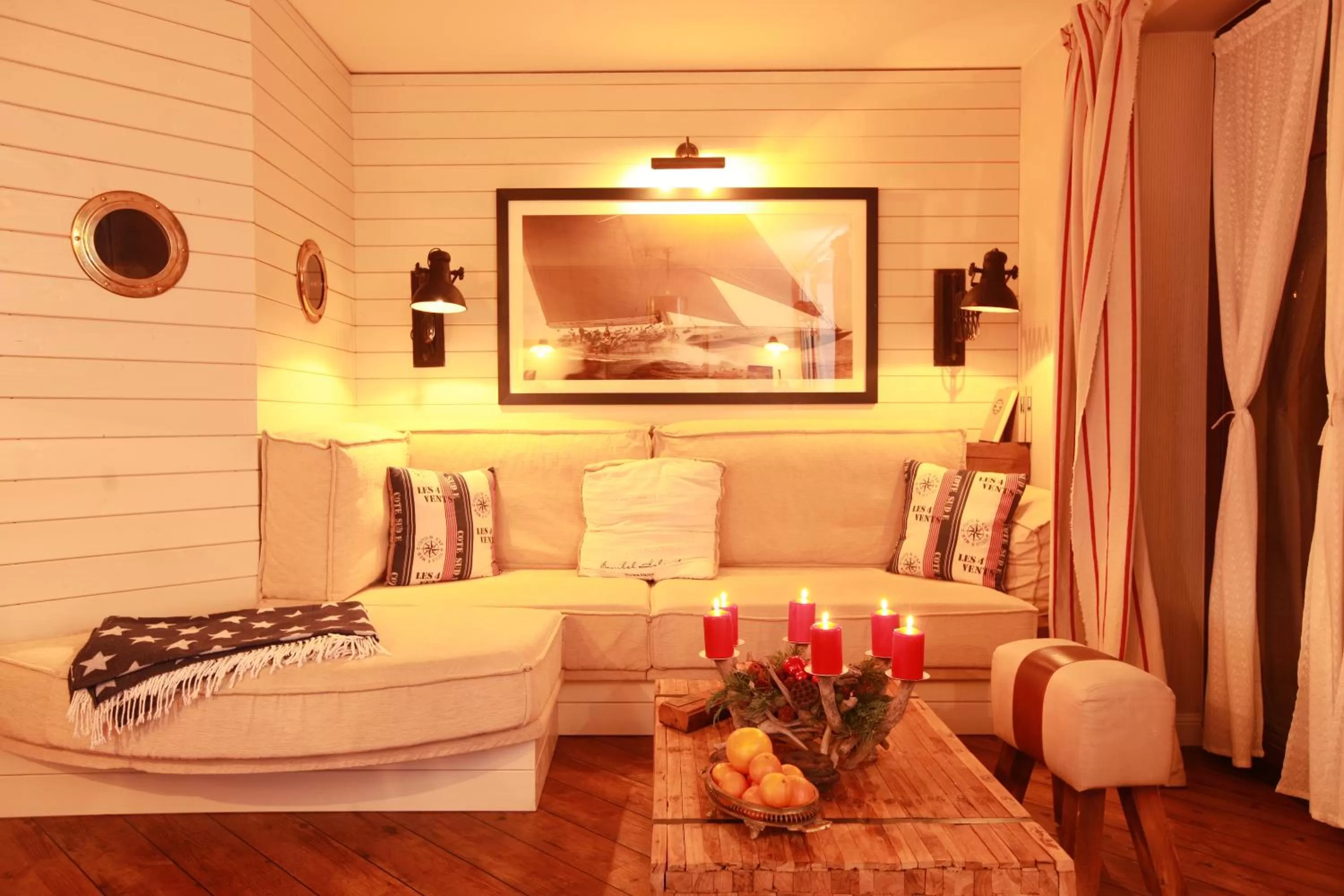 Living room, Bed in Weißt Du noch - Gästehäuser & Suiten