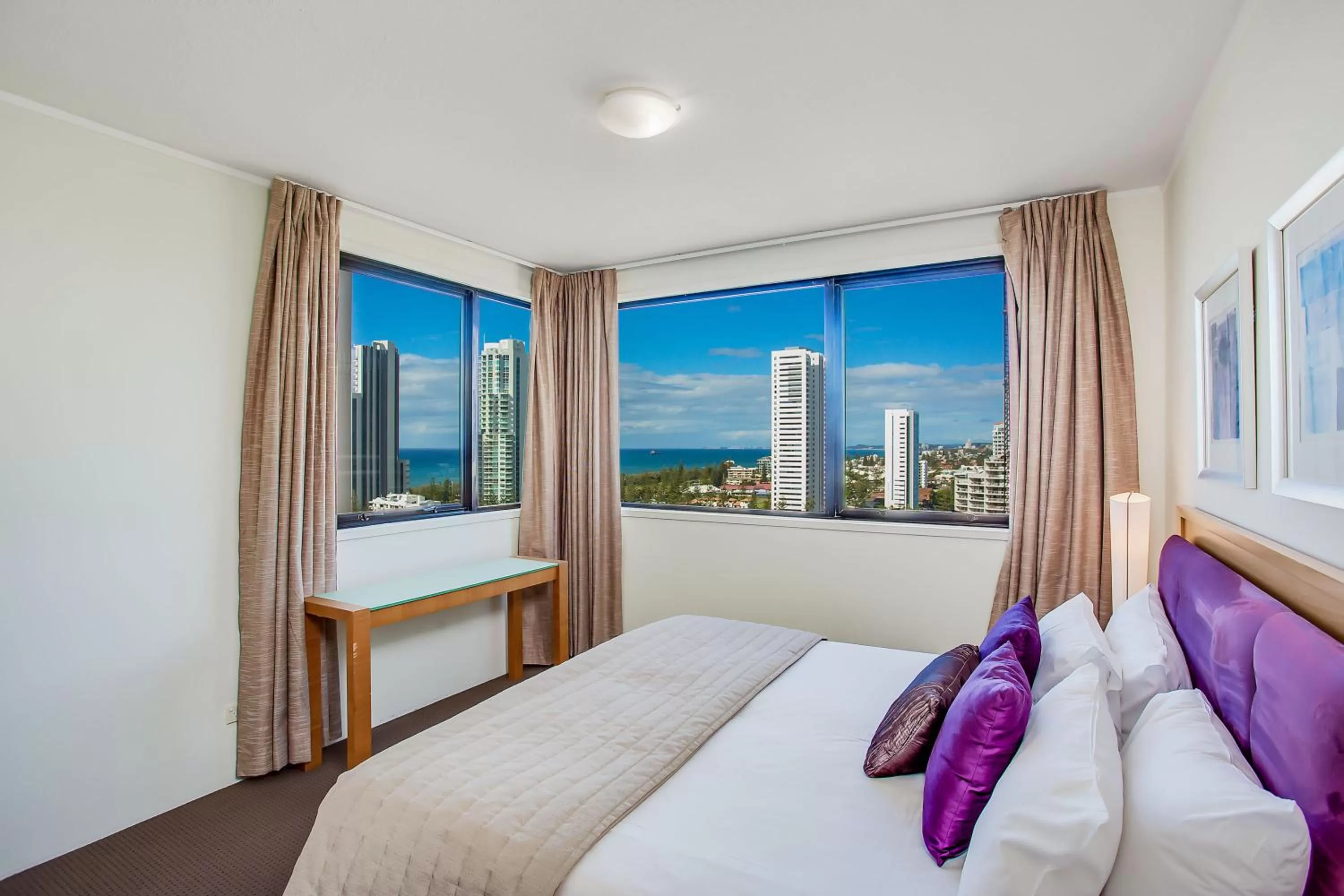 Bedroom, Bed in Mantra Broadbeach on the Park