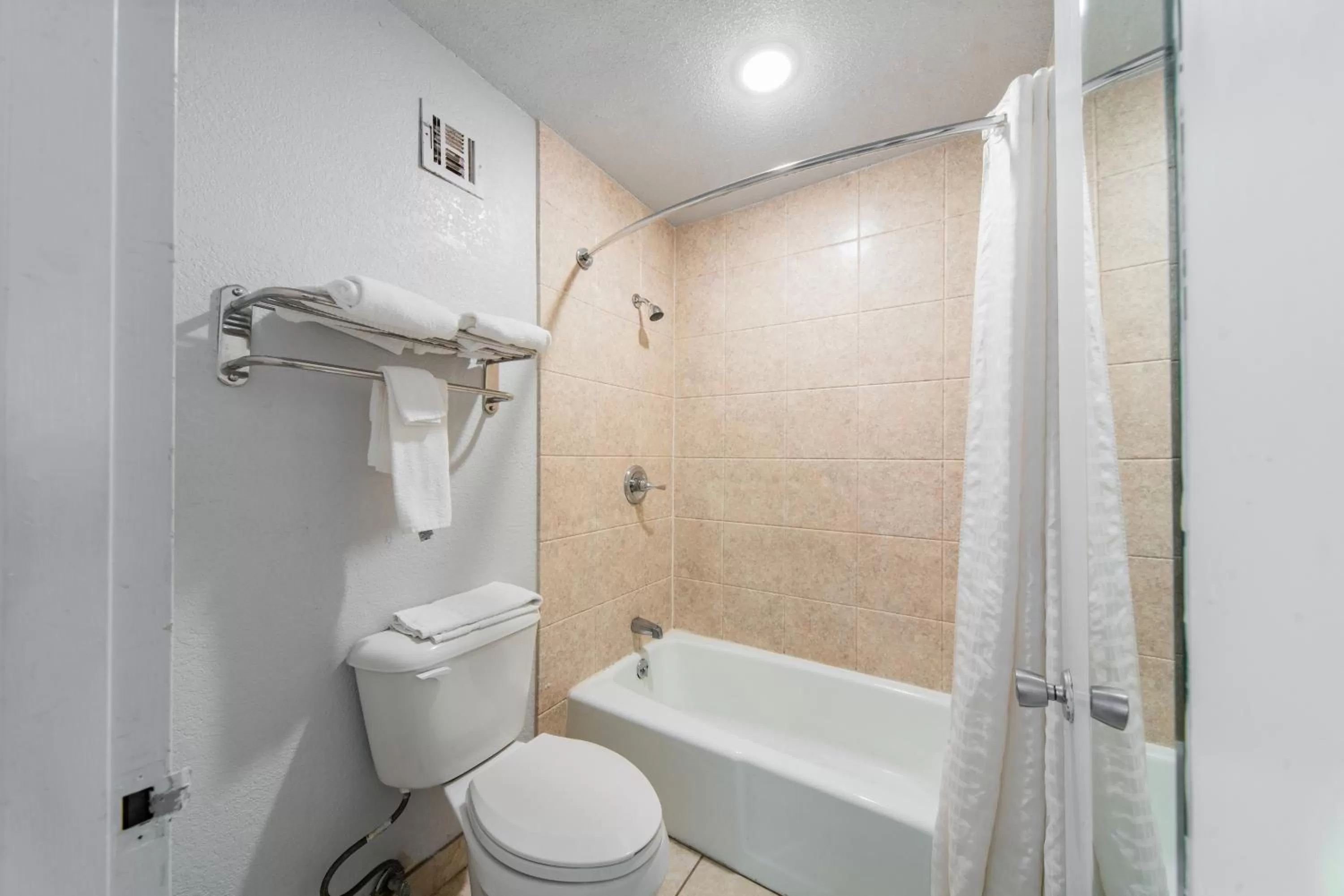 Shower in Econo Lodge Inn & Suites Near Bricktown