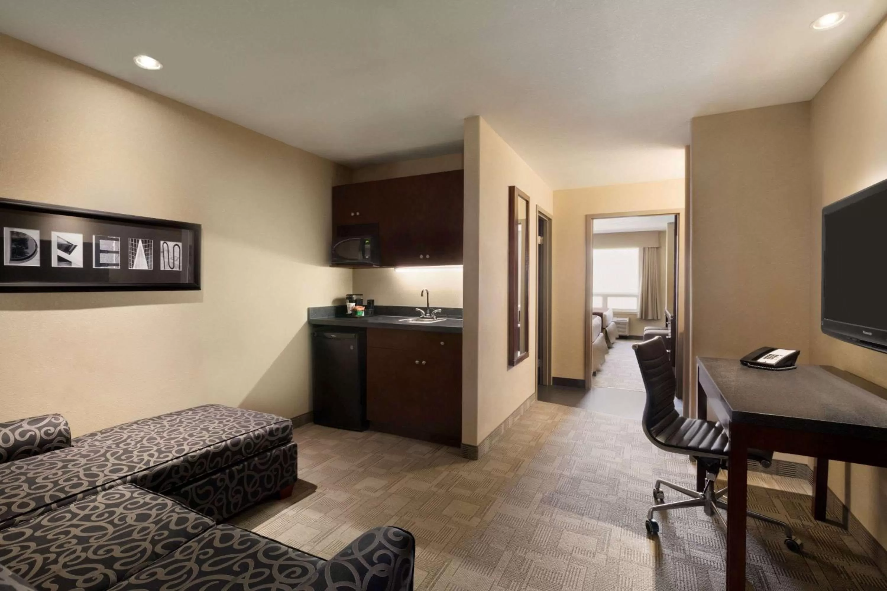 Photo of the whole room in Days Inn by Wyndham Regina Airport West