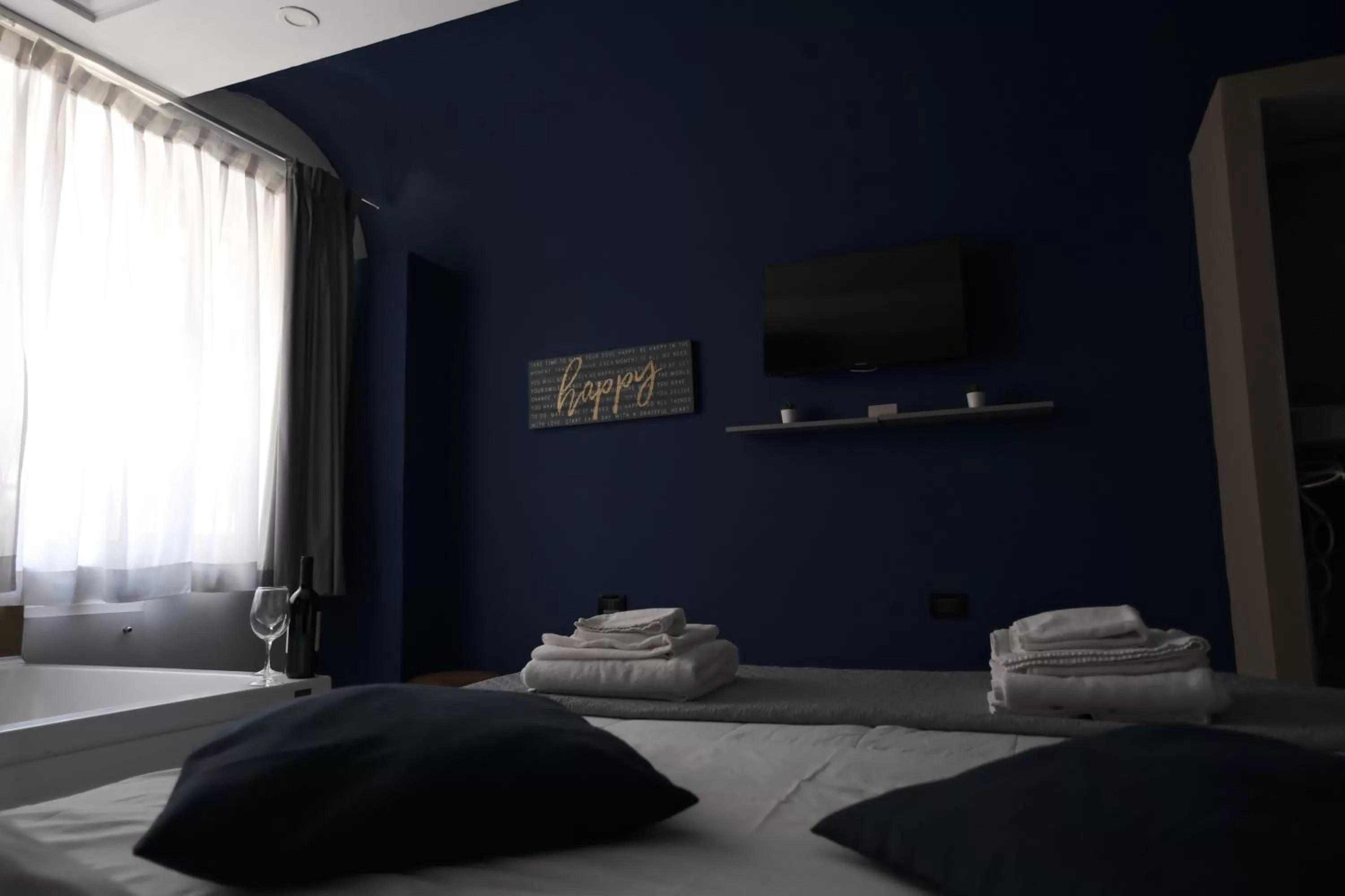 Bed in Royalty Rooms & Spa