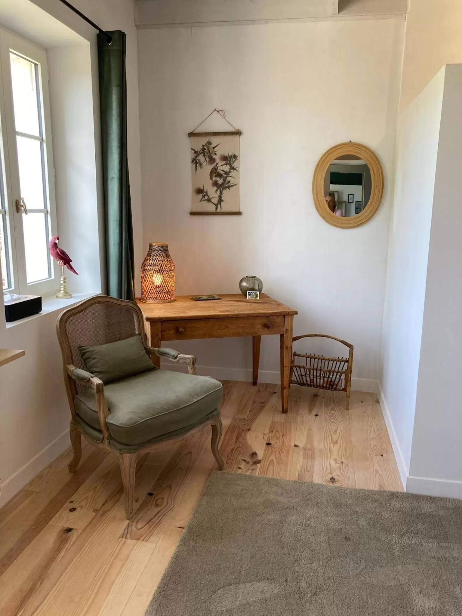 Bedroom, Seating Area in La Chaise Haute