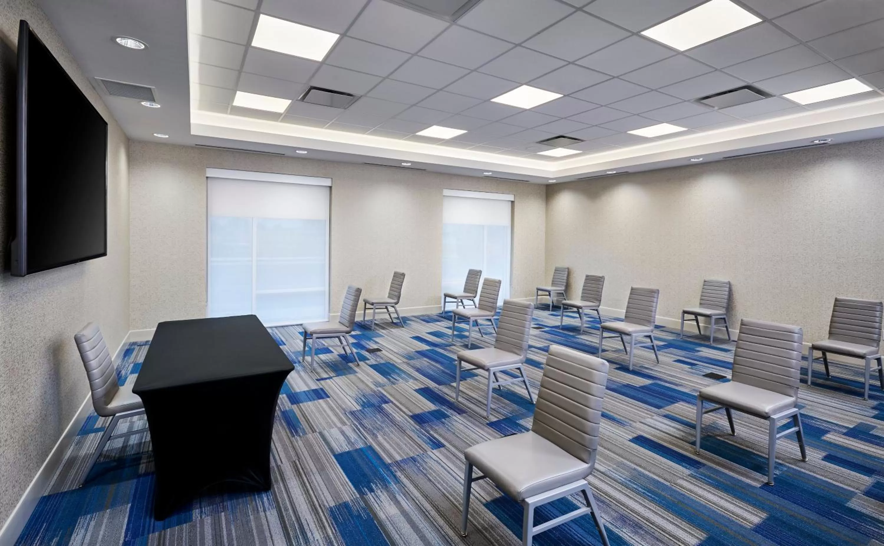 Meeting/conference room in Holiday Inn Express & Suites Windsor East - Lakeshore by IHG