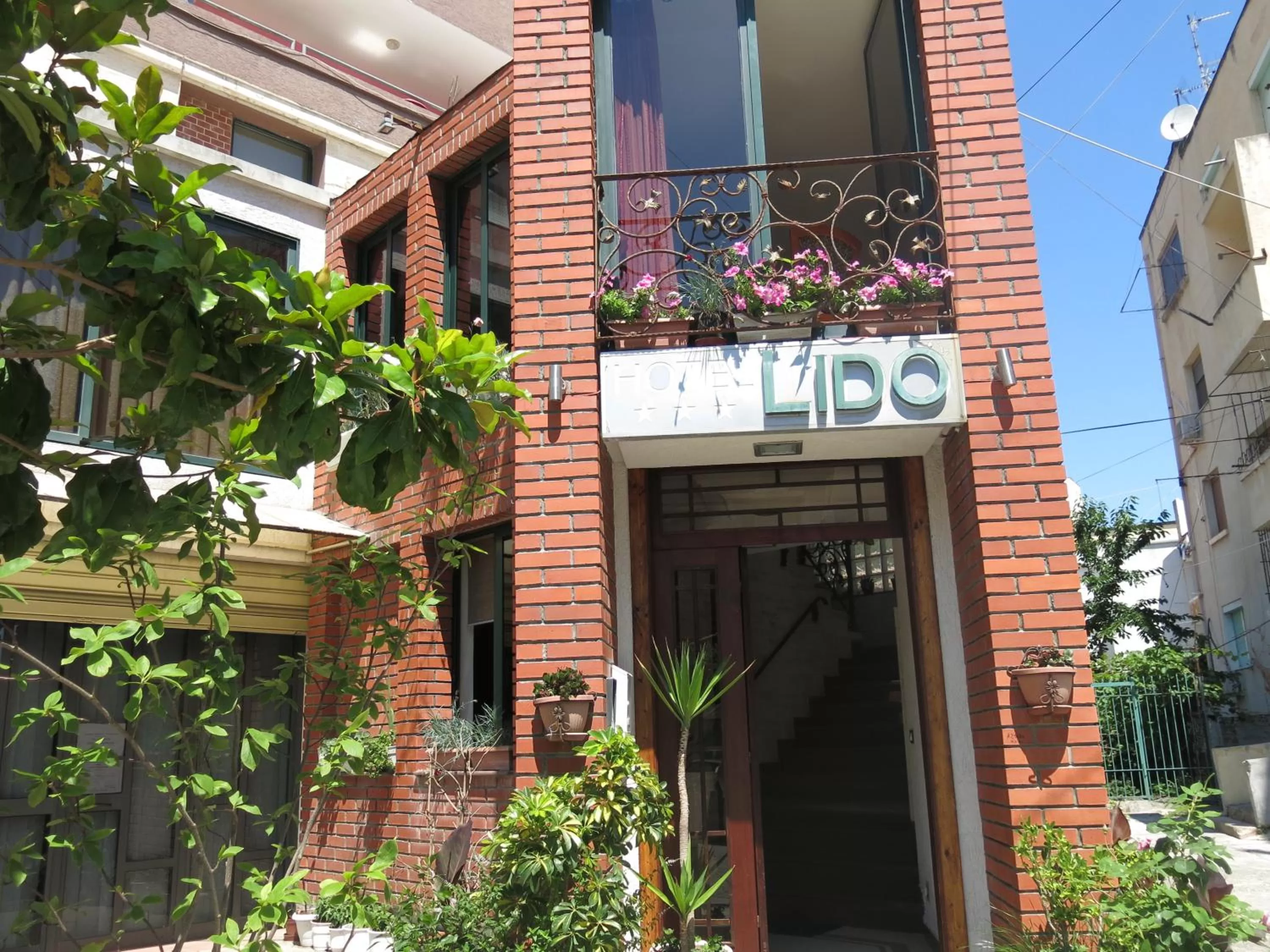 Facade/entrance in Hotel Lido