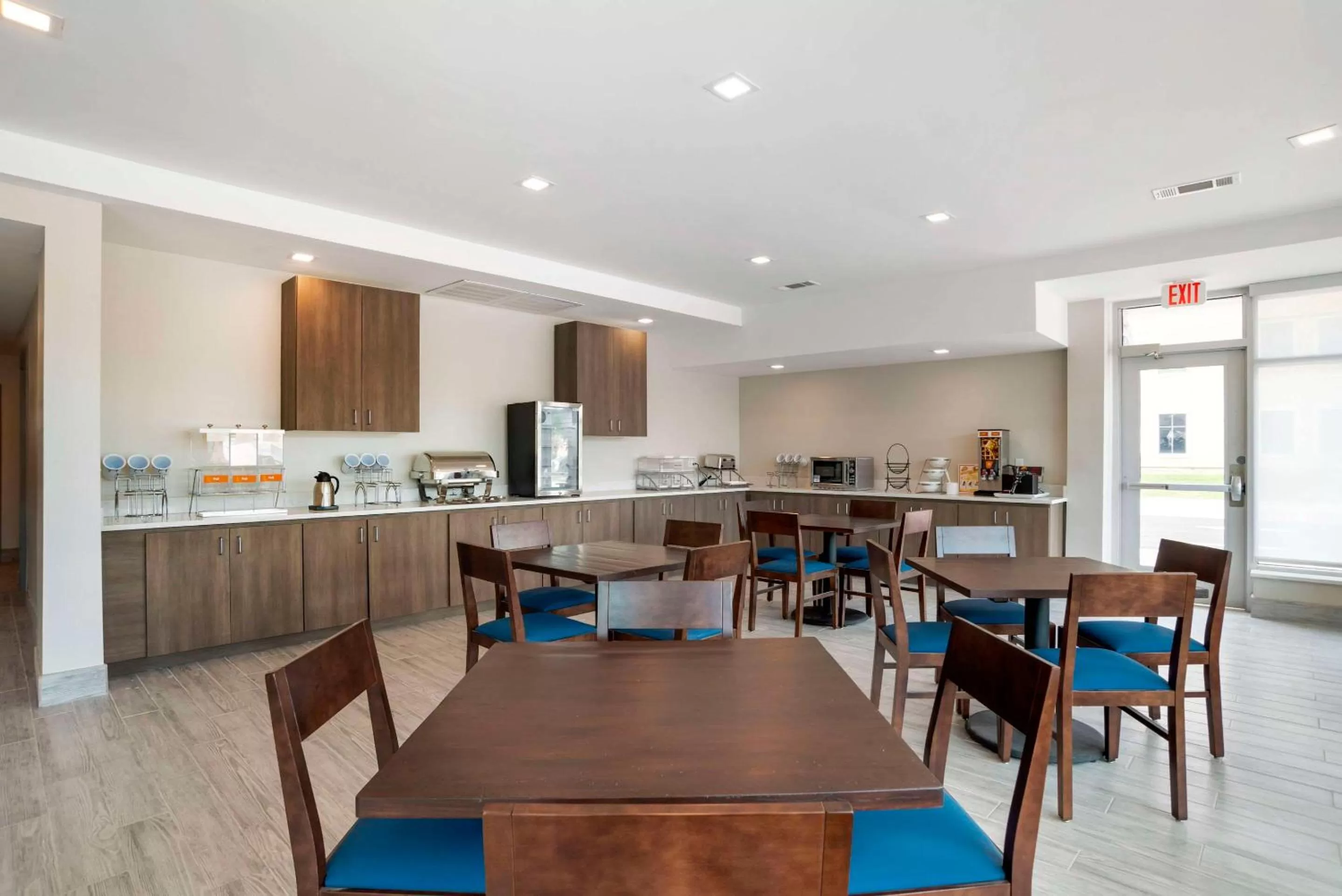 Breakfast in Comfort Inn & Suites Destin near Henderson Beach