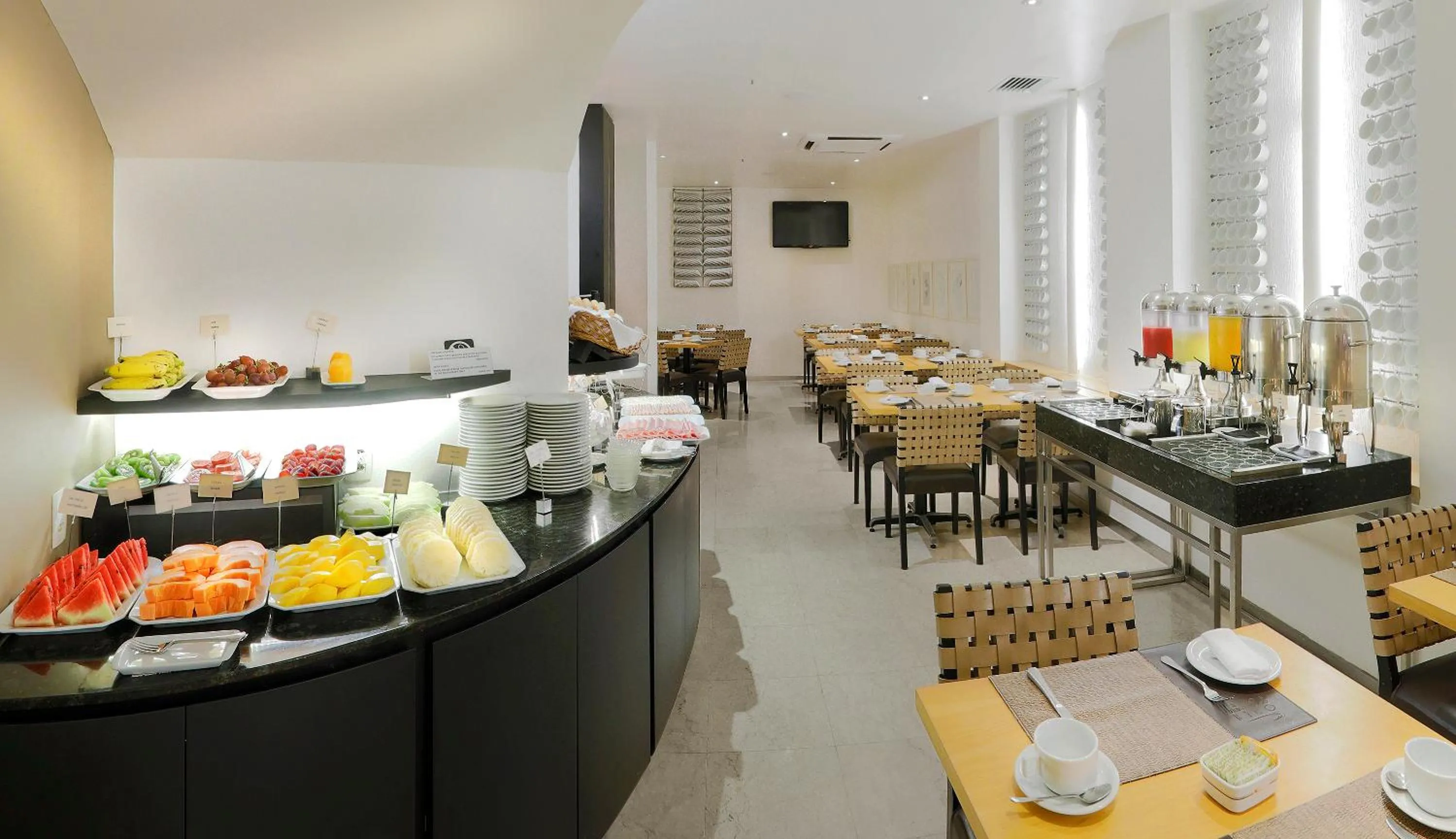 Restaurant/places to eat in Orla Copacabana Hotel