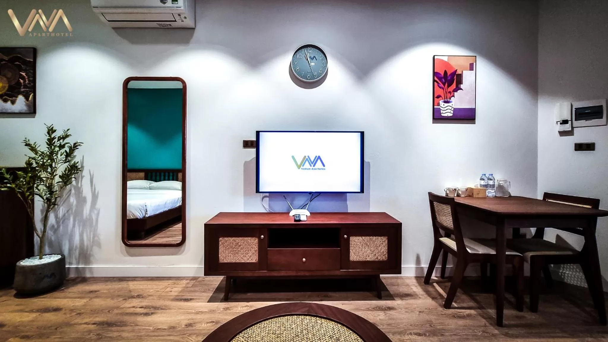 TV and multimedia in VNAHOMES APARTHOTEL