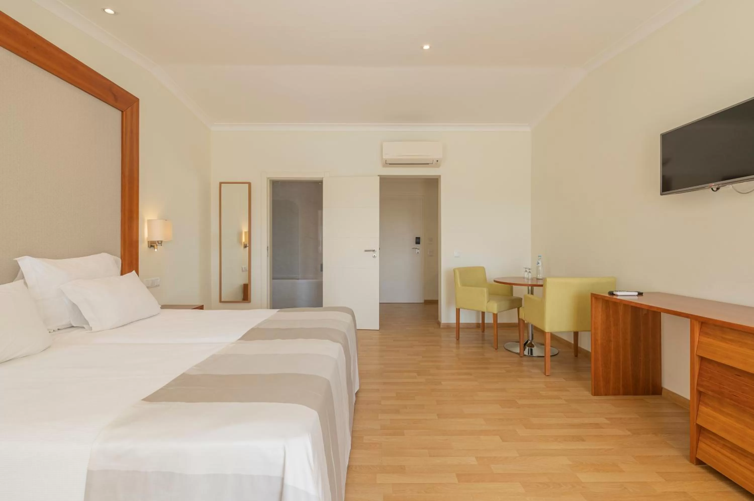 Bedroom, Bed in Lagoa Hotel