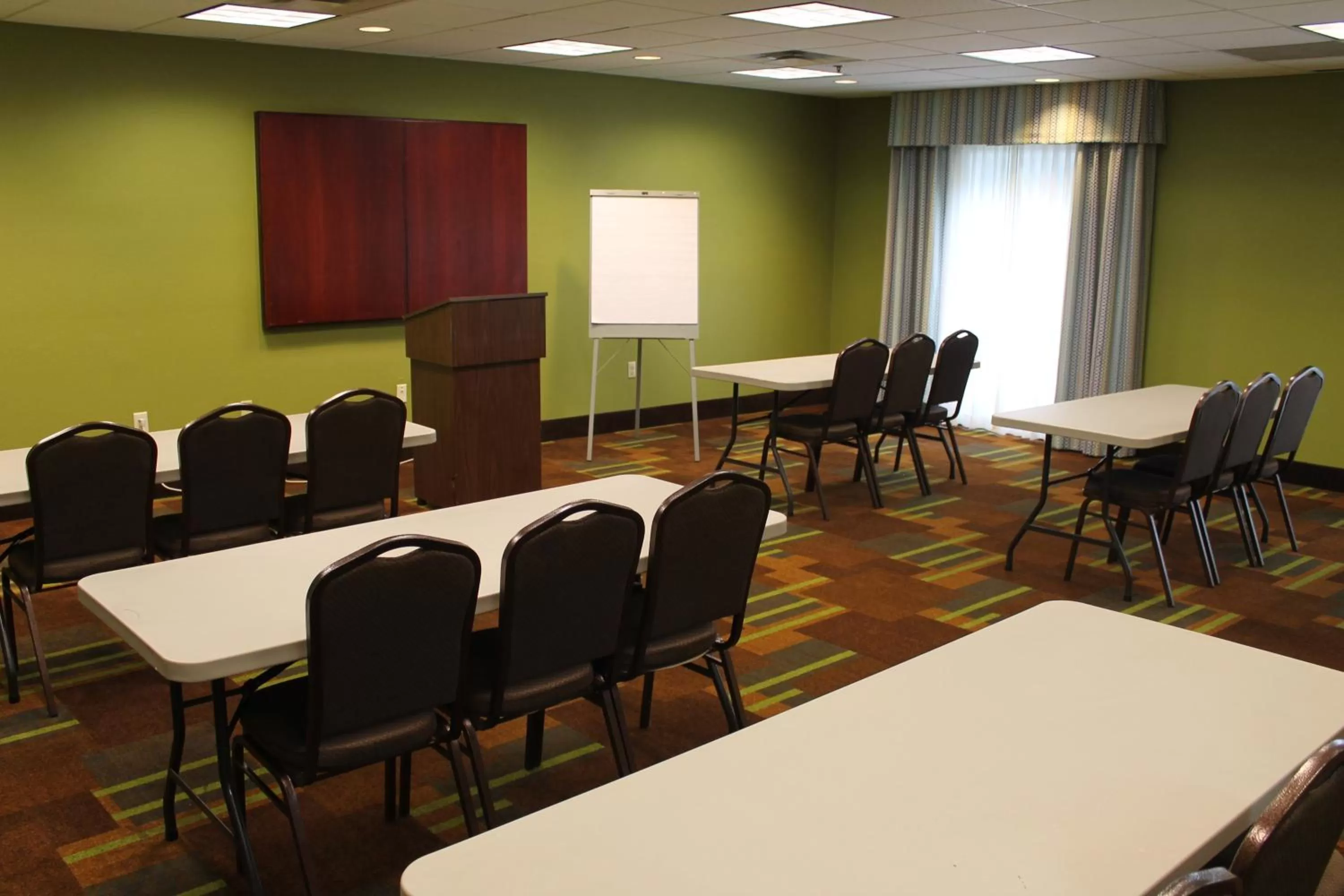 Meeting/conference room in Holiday Inn Express Hotel & Suites Starkville, an IHG Hotel