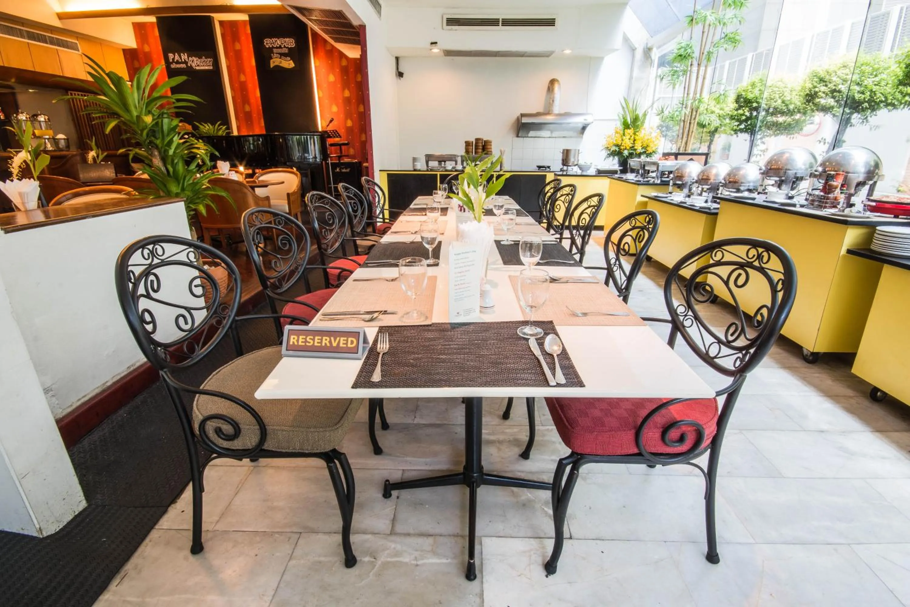 Breakfast in Tai Pan Hotel