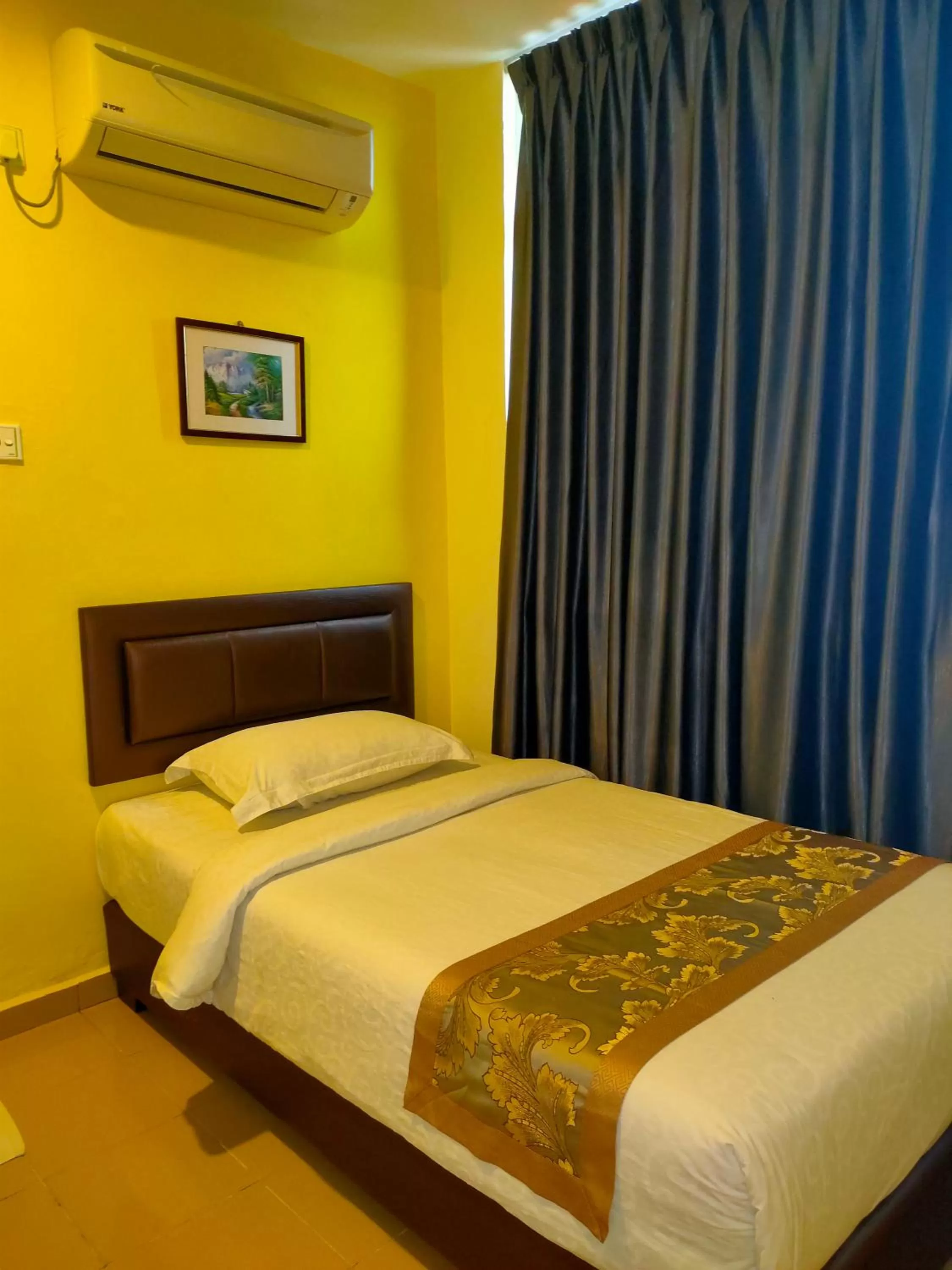 Bed in TIONG HUA HOTEL