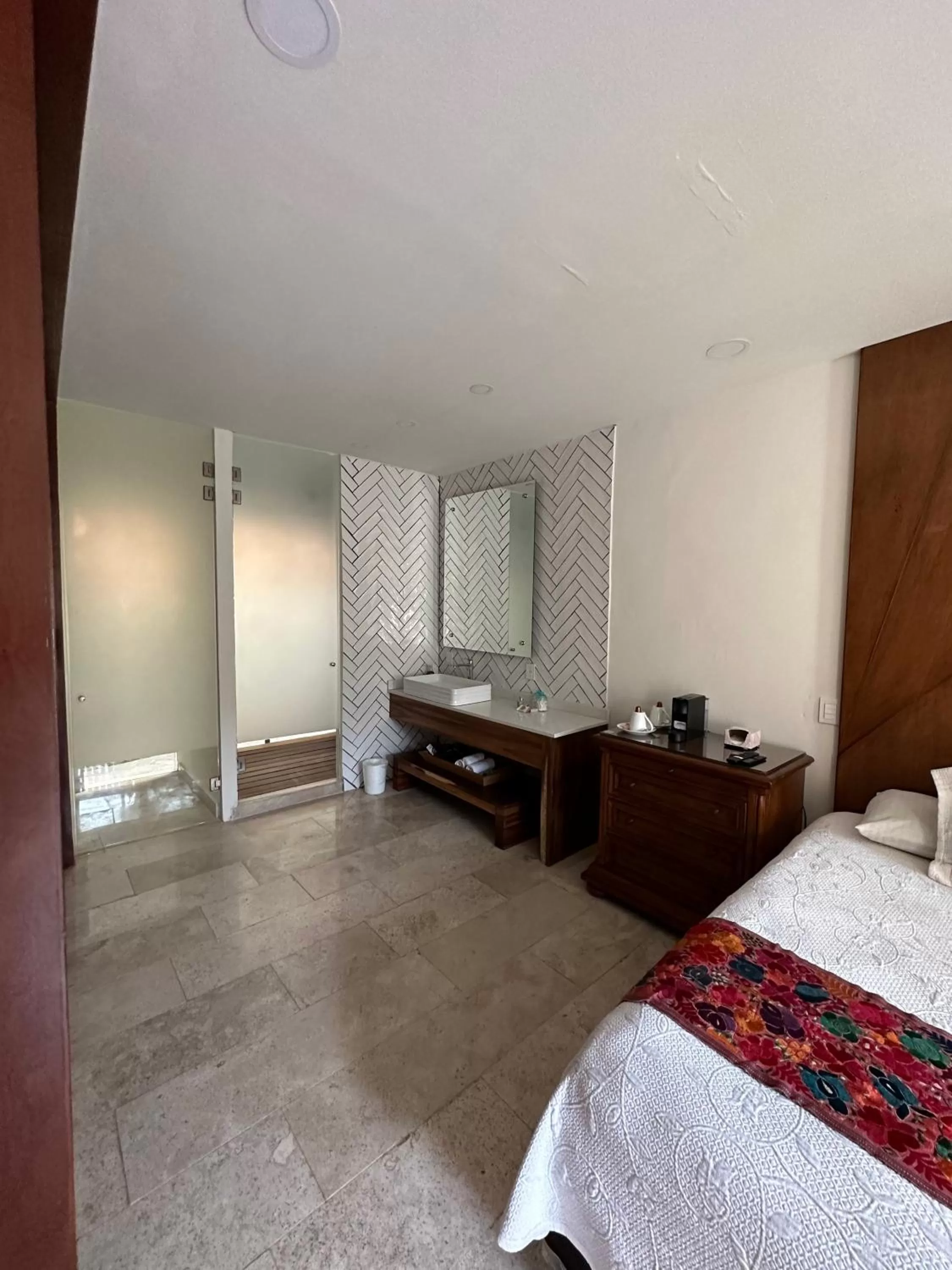 Bed in Hotel Lindo Ajijic Bed & Breakfast