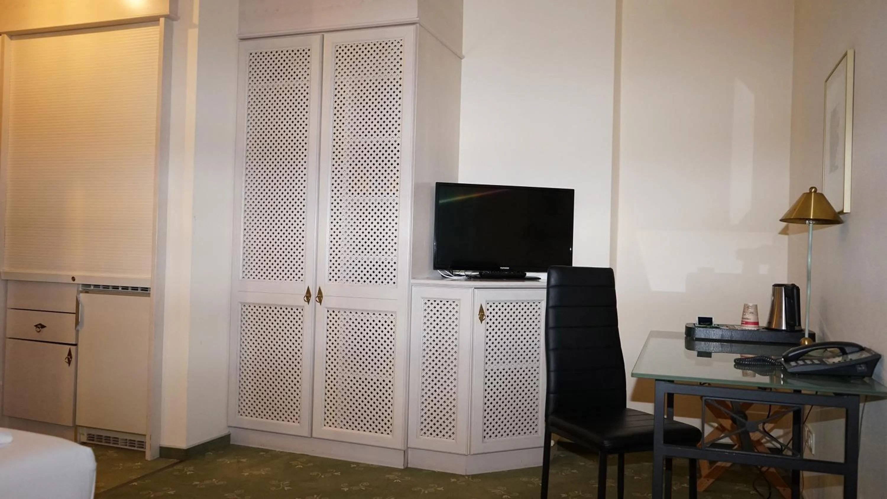 TV and multimedia in Entrée Groß Borstel Garni Hotel