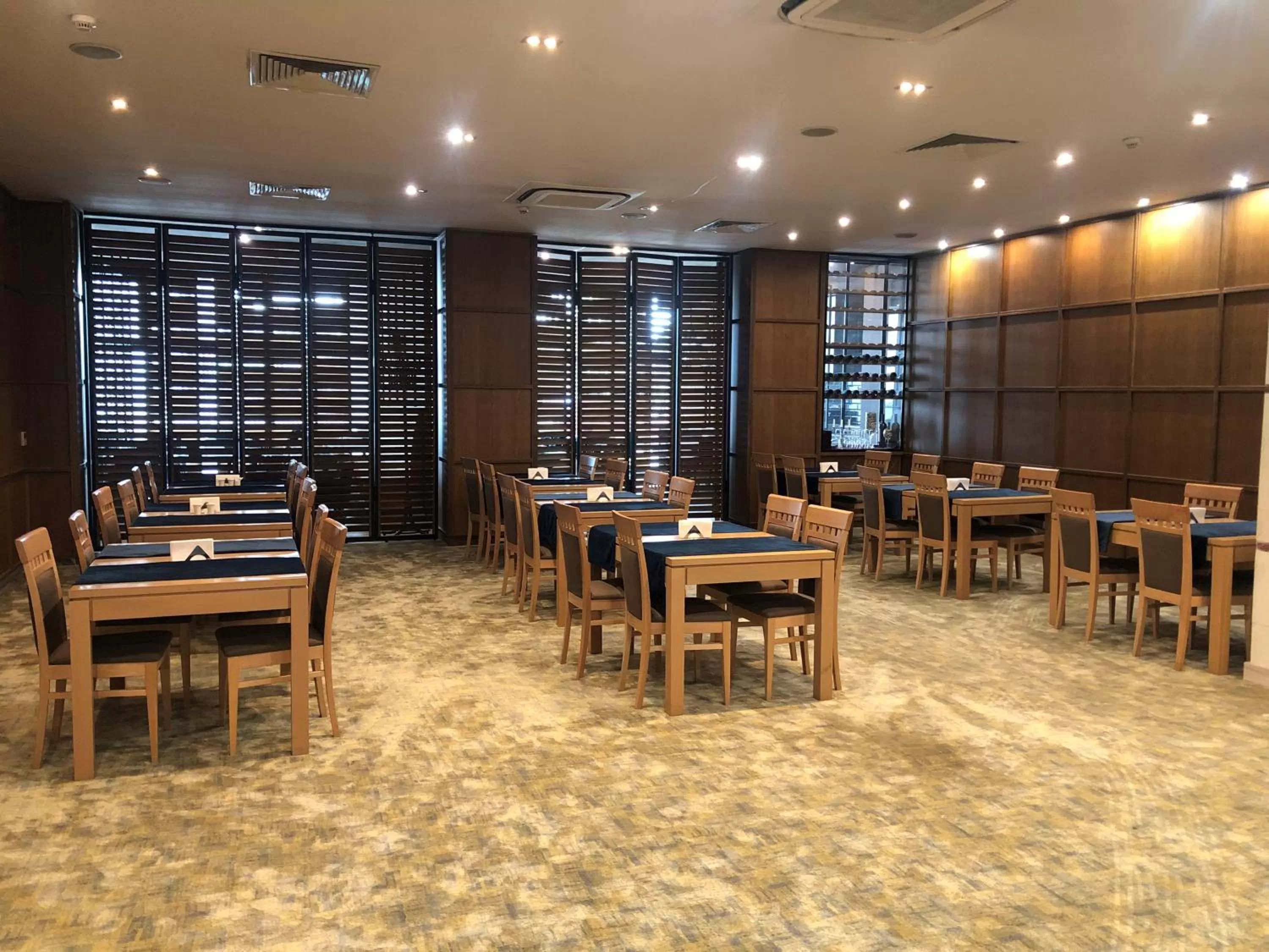 Restaurant/places to eat in Vitosha Park Hotel - Free Indoor Pool & Parking