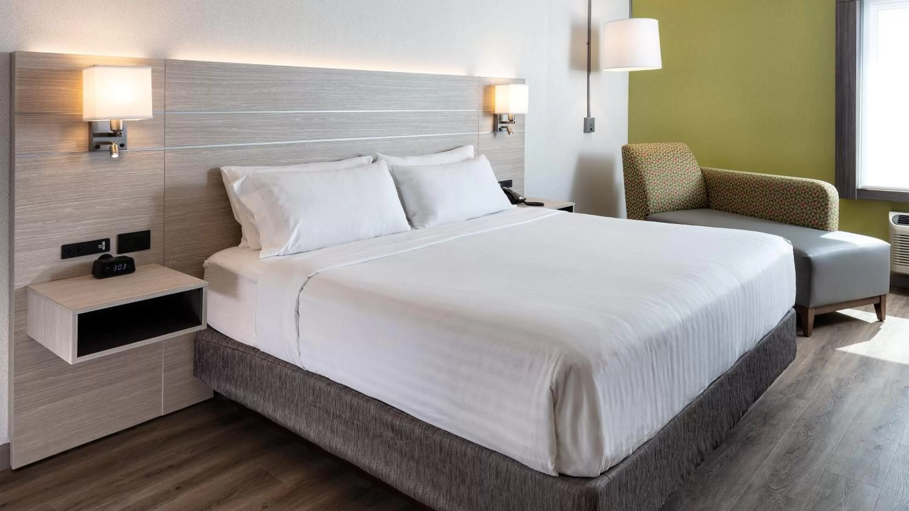 Photo of the whole room, Bed in Holiday Inn Express Quebec City-Sainte Foy by IHG