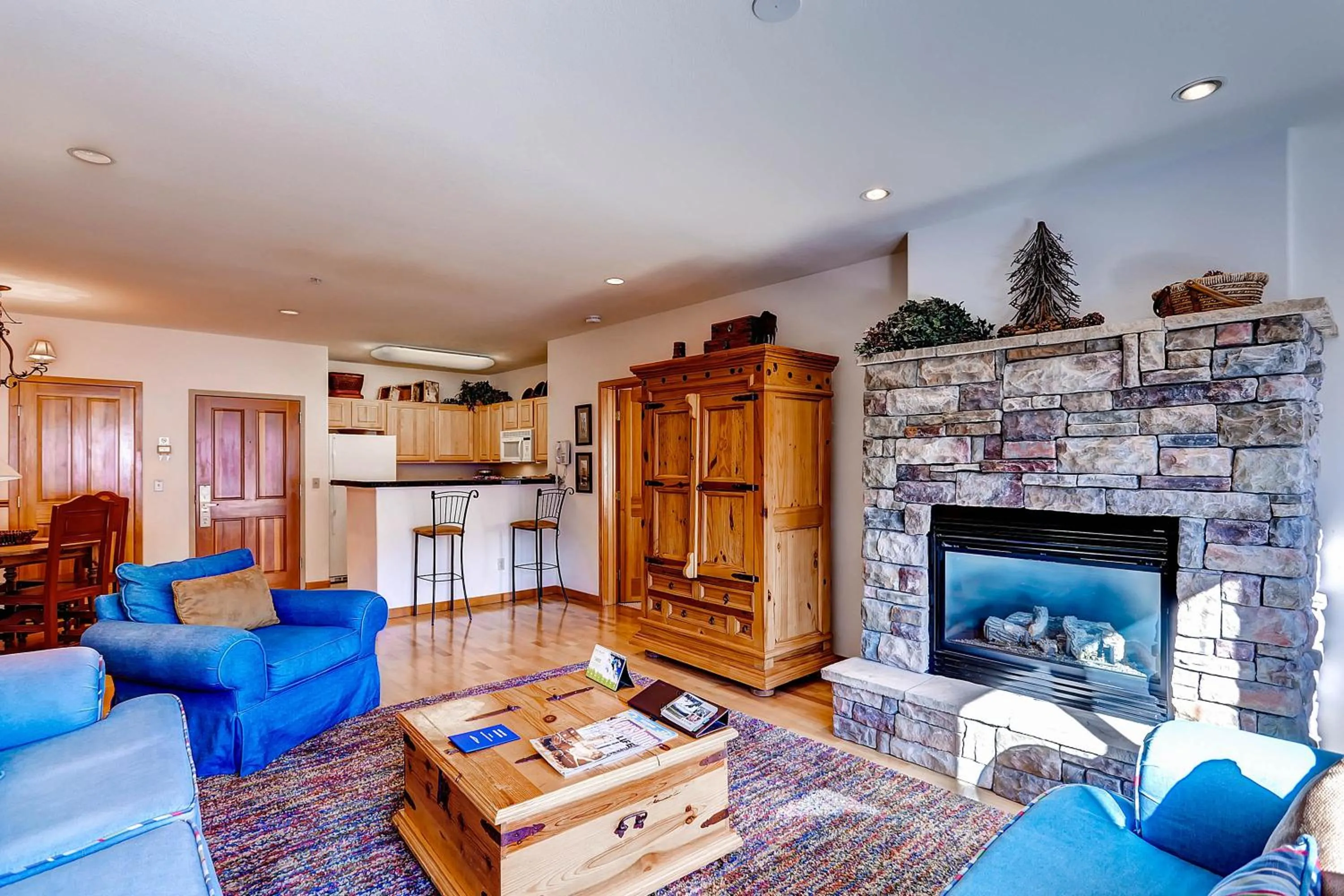 Living room in Gateway Mountain Lodge by Keystone Resort